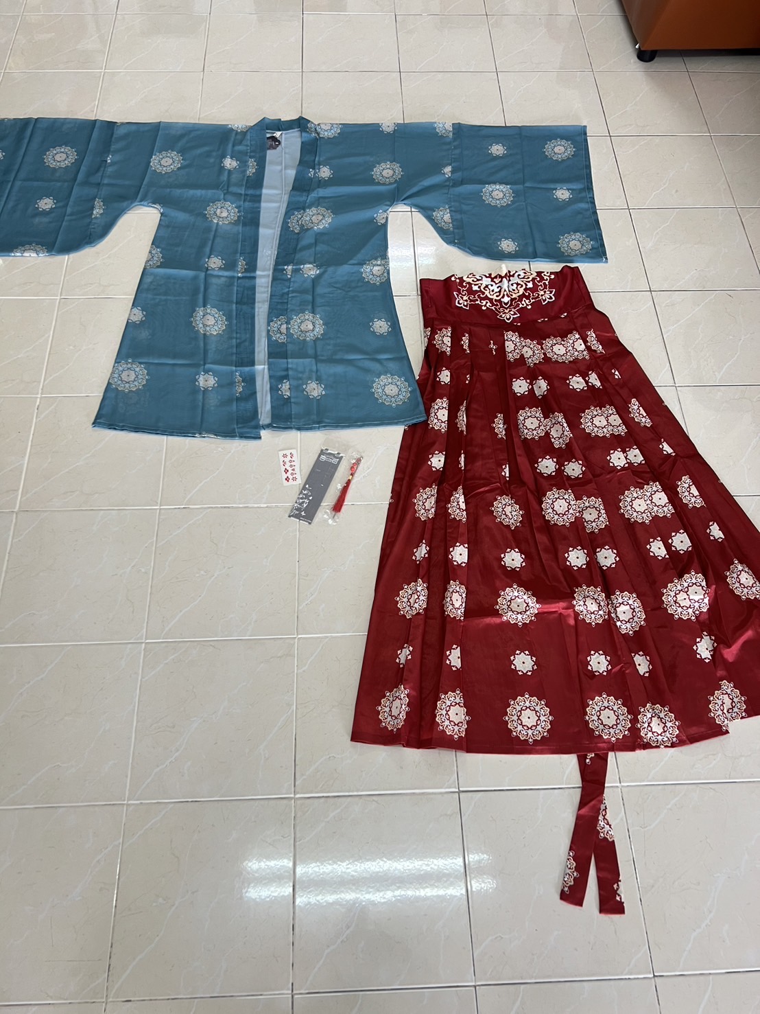 ชุดจีนหญิงฮั่น เสื้อเขียว + เดรสแดง