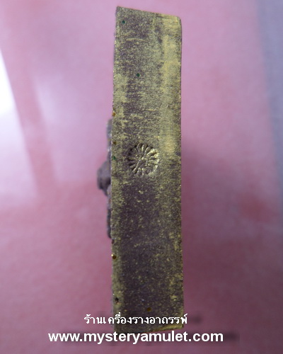 เทพจำแลงภมร เนื้อผงว่านสีน้ำตาลไม้ตะเคียนปัดทอง หลังแมงมุมดักทรัพย์ (พิมพ์ใหญ่) ครูบากฤษณะ สำนักสงฆ์เวฬุวัณ จ.นครราชสีมา