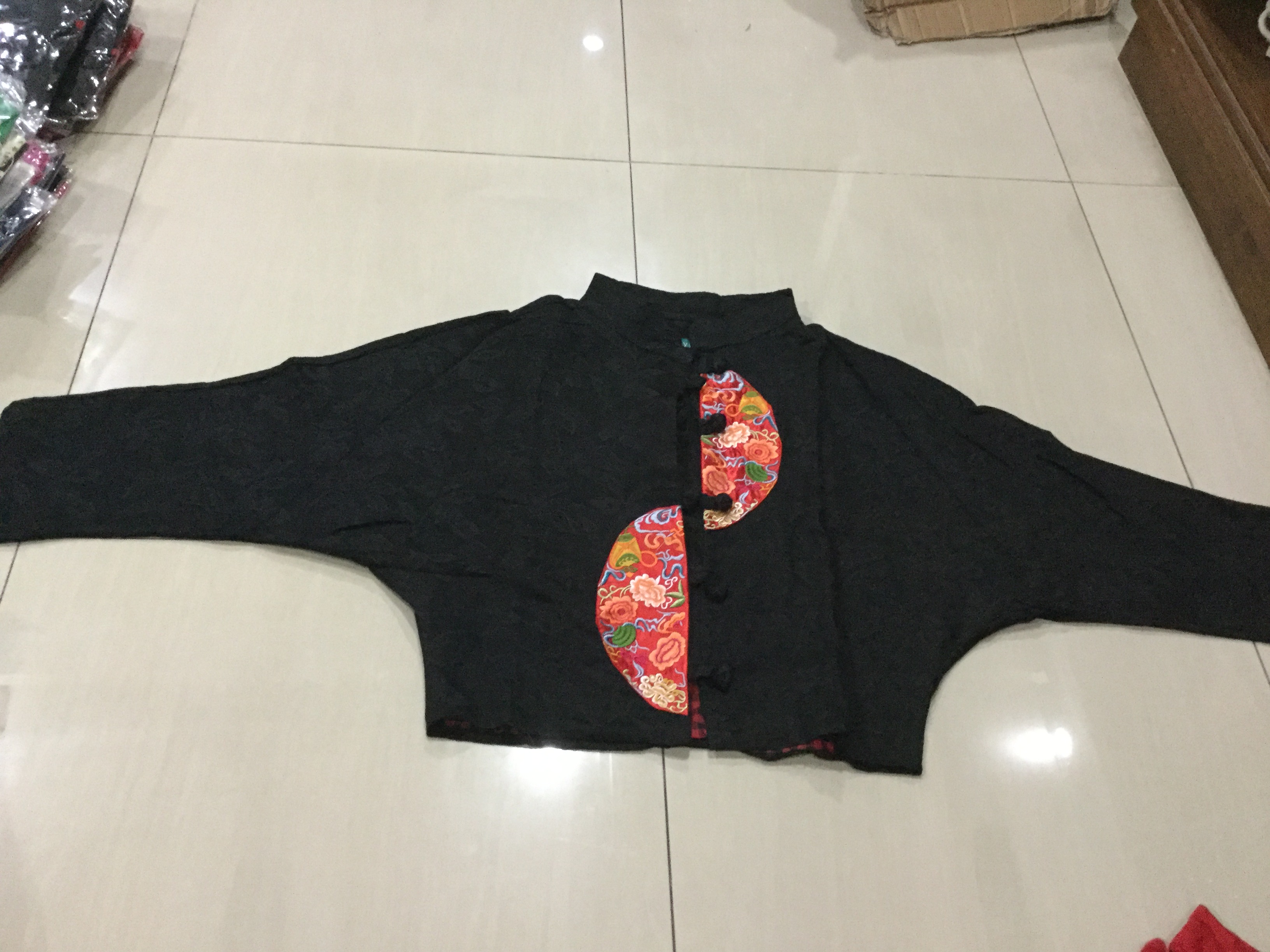 เสื้อจีนหญิง สีดำแขนค้างคาว รหัส MOO 62 สินค้าพร้อมส่ง