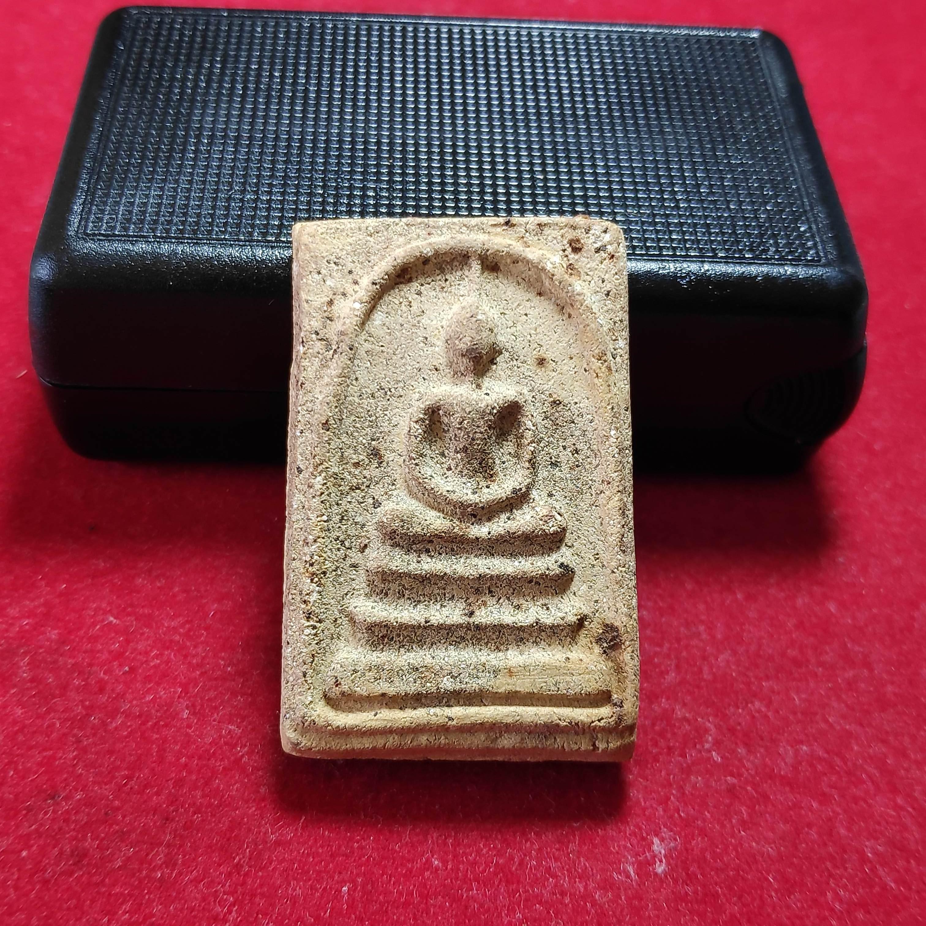 พระสมเด็จโรยผงตะไบหลวงพ่อเเดงวัดเขาบันไดอิฐหลังยันต์ปี2513