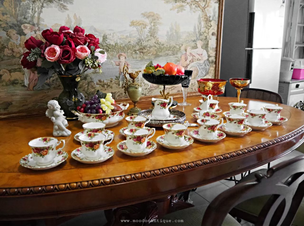 Old Country Roses Royal Albert bone