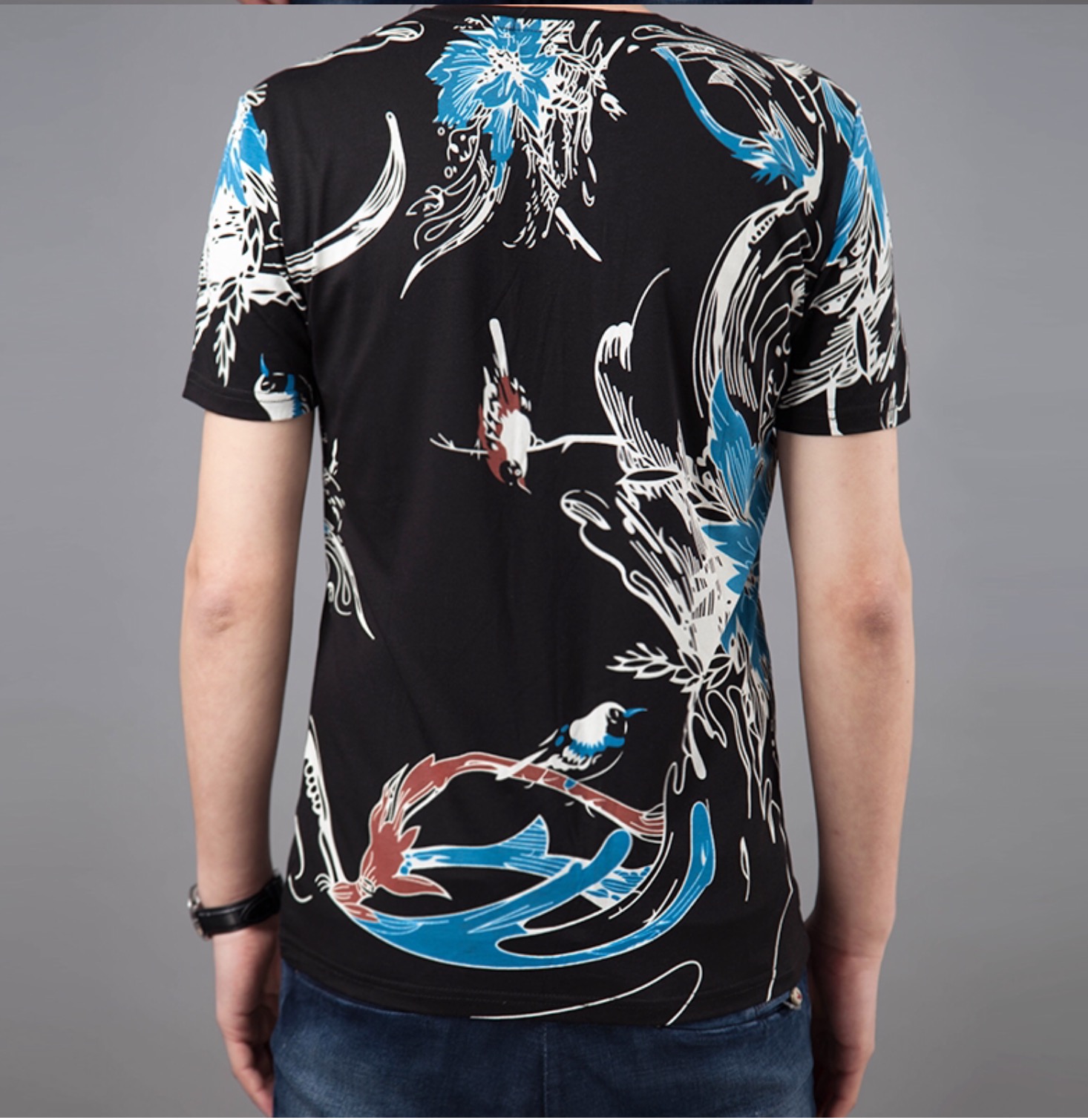 เสื้อผู้ชาย ผ้ายืด คอวี แขนสั้นลายนก สีดำ รหัส SS 65 สินค้าพร้อมส่ง