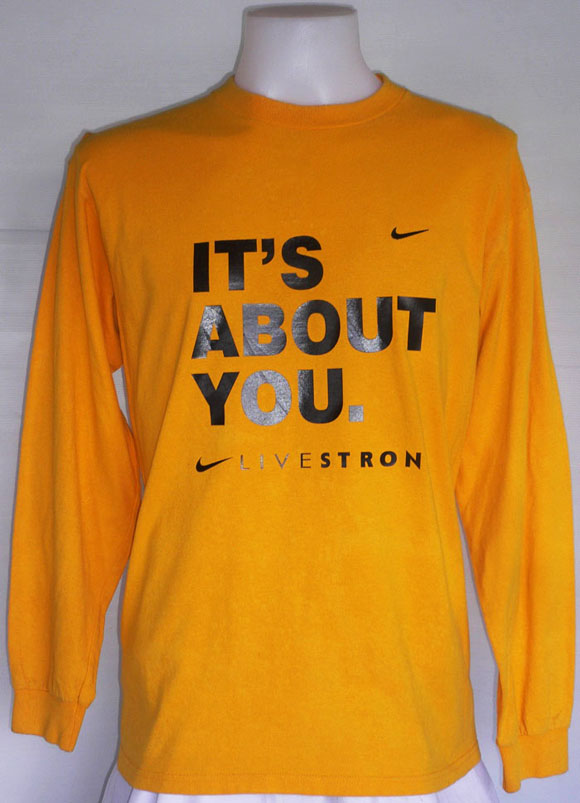 เสื้อยืดแขนยาว NIKE LIVESTRONG ไซส์ M รอบอก 44 นิ้ว