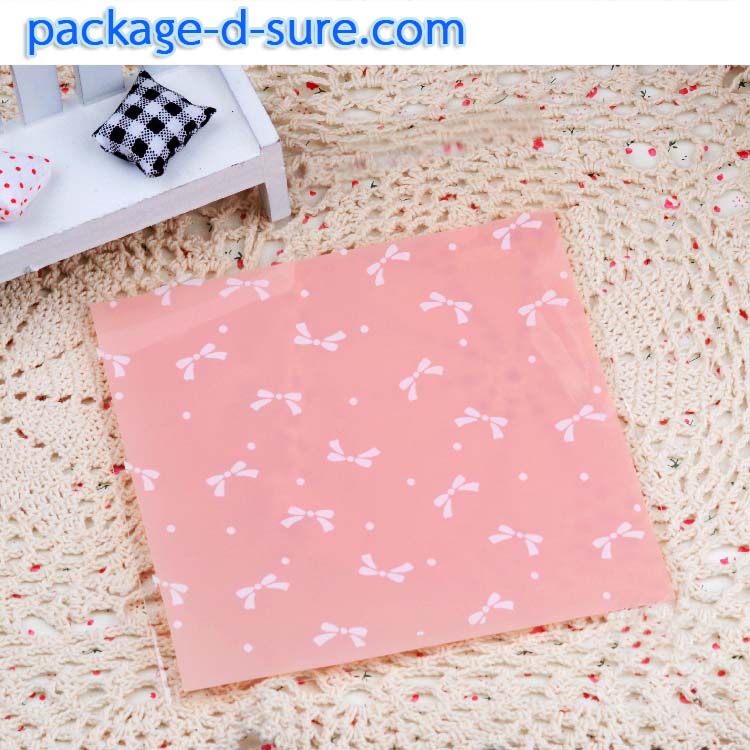 ล้างสต็อก//ถุงคุกกี้ แถบกาว 10x10 ลายโบว์ขาวเล็ก พื้นชมพูอ่อน แพ็ค 100 ใบ