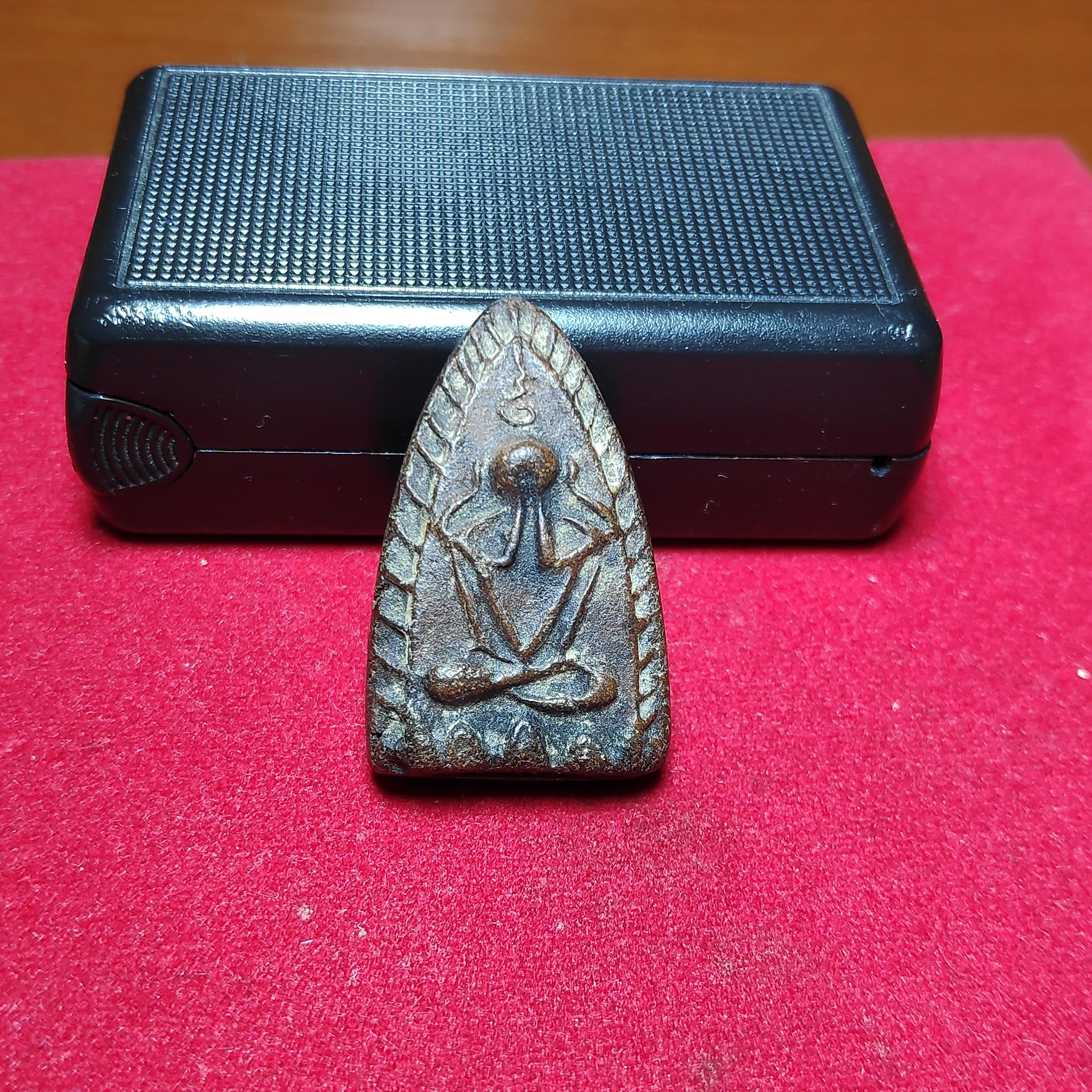 พระปิดตาหลวงพ่อคร้ามวัดพระเงินเนื้อผงยาจินดามณี