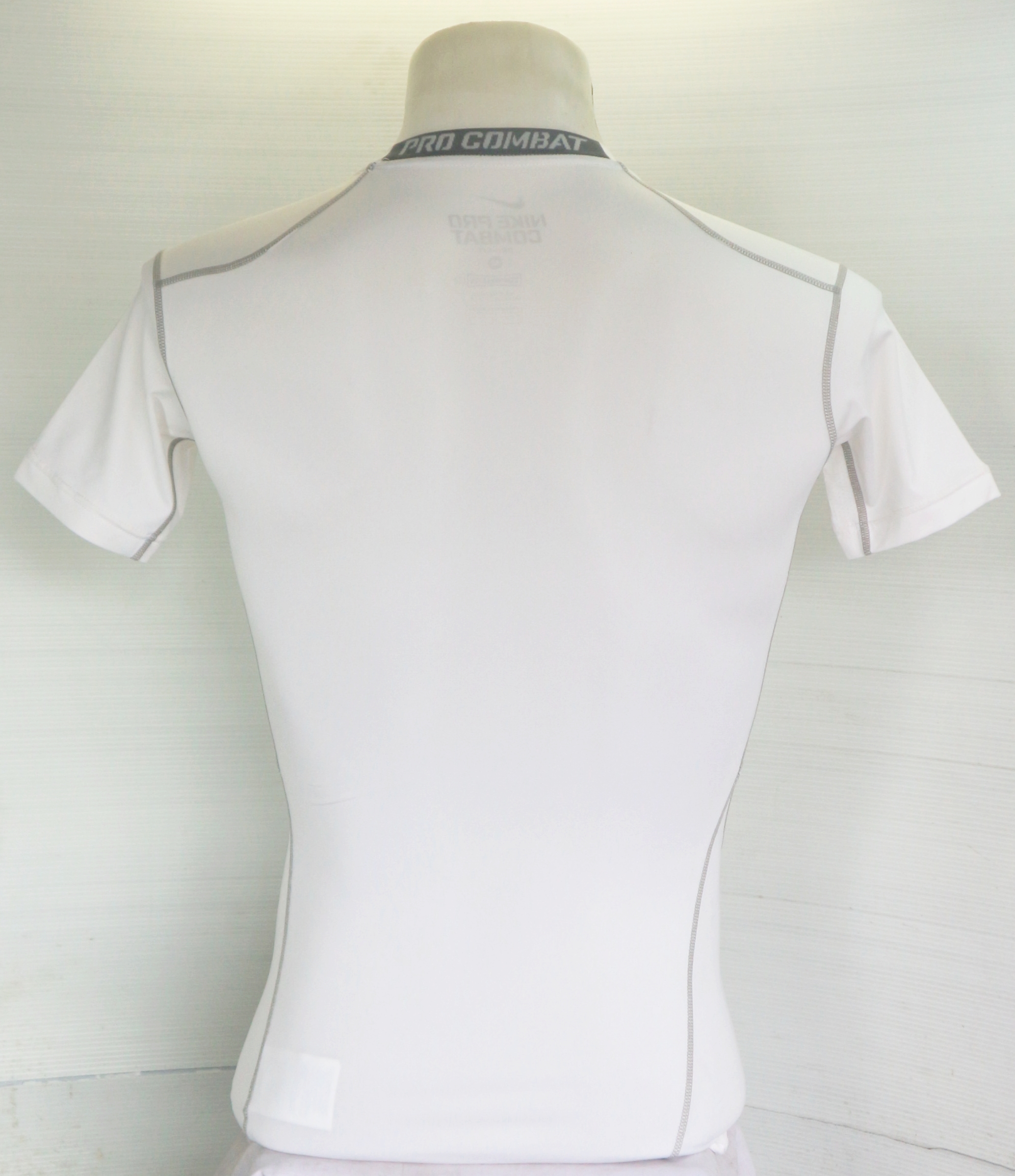 เสื้อรัดกล้ามเนื้อ NIKE PRO COMBAT แขนสั้น ไซส์ M