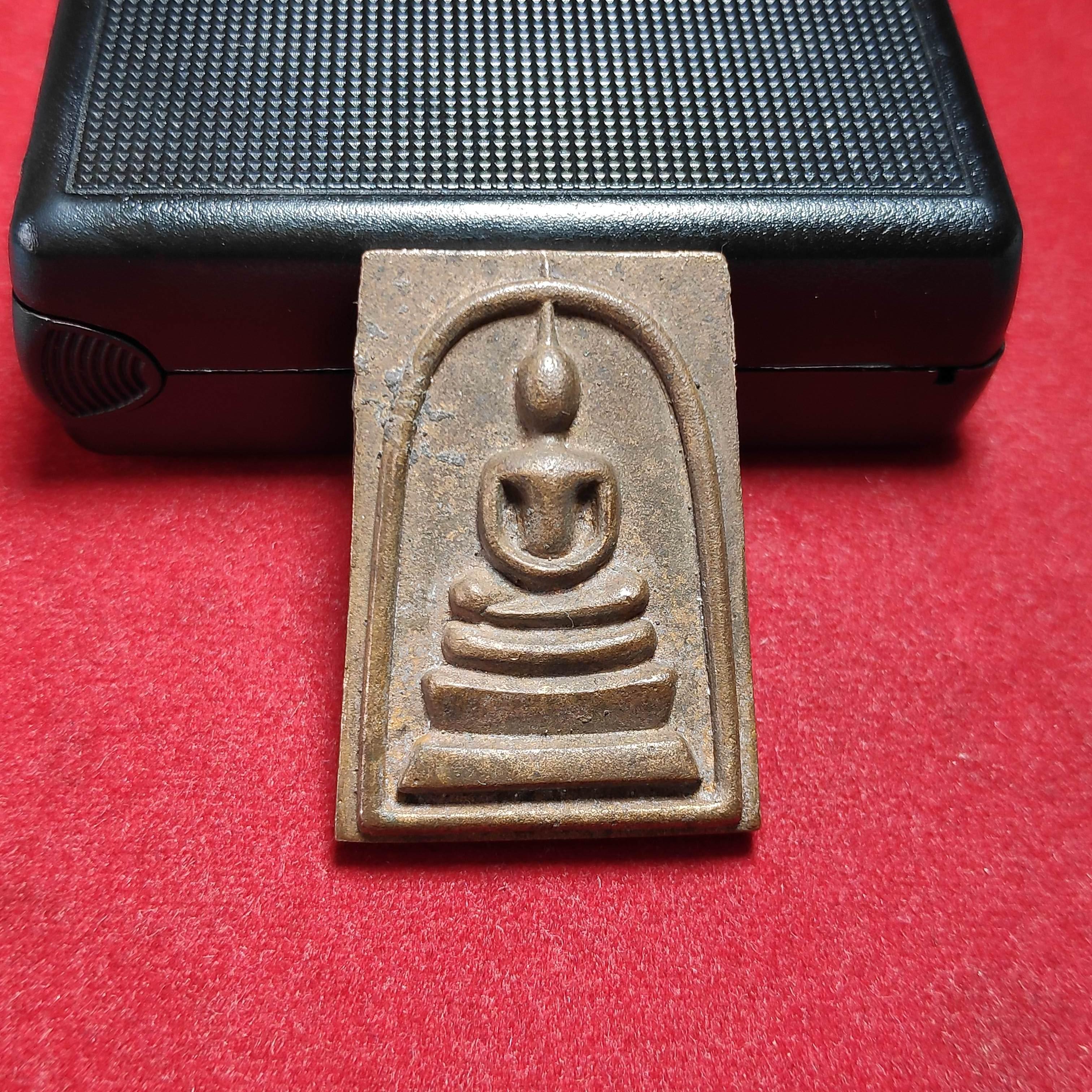 เหรียญหล่อพระสมเด็จรุ่นมงคลบารมีหลวงปู่เเสงญาณวโรวัดป่าอรัญญาวิเวก จ.อำนาจเจริญ