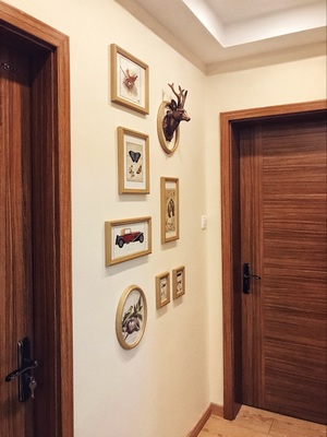 ชุดกรอบรูปติดผนัง Deer Model : กรอบรูปไม้ 8 ชิ้น+หัวกวาง พร้อมรูปภาพตามแบบและวัสดุติดตั้ง