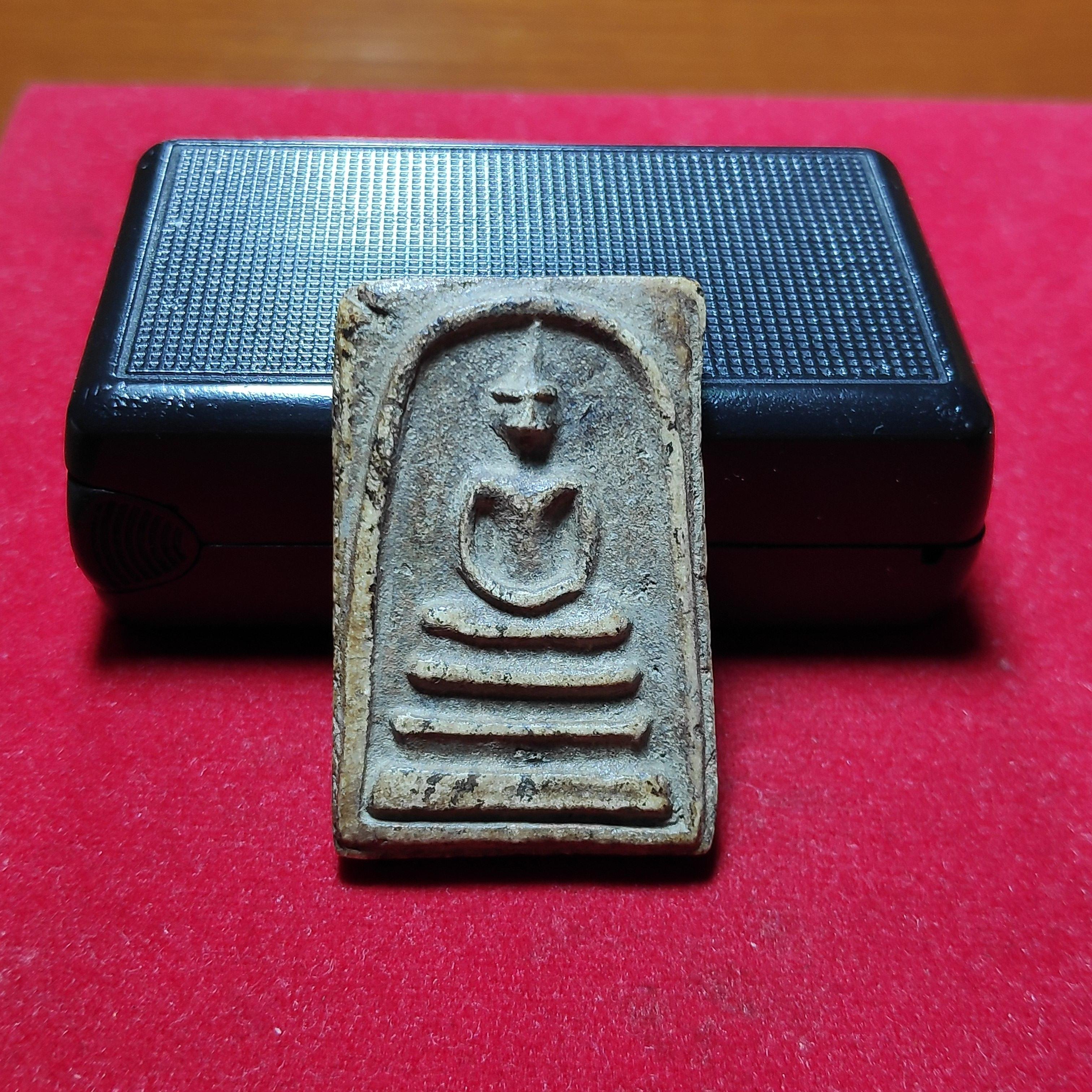 พระสมเด็จวัดระฆังพิมพ์หน้าครุฑ