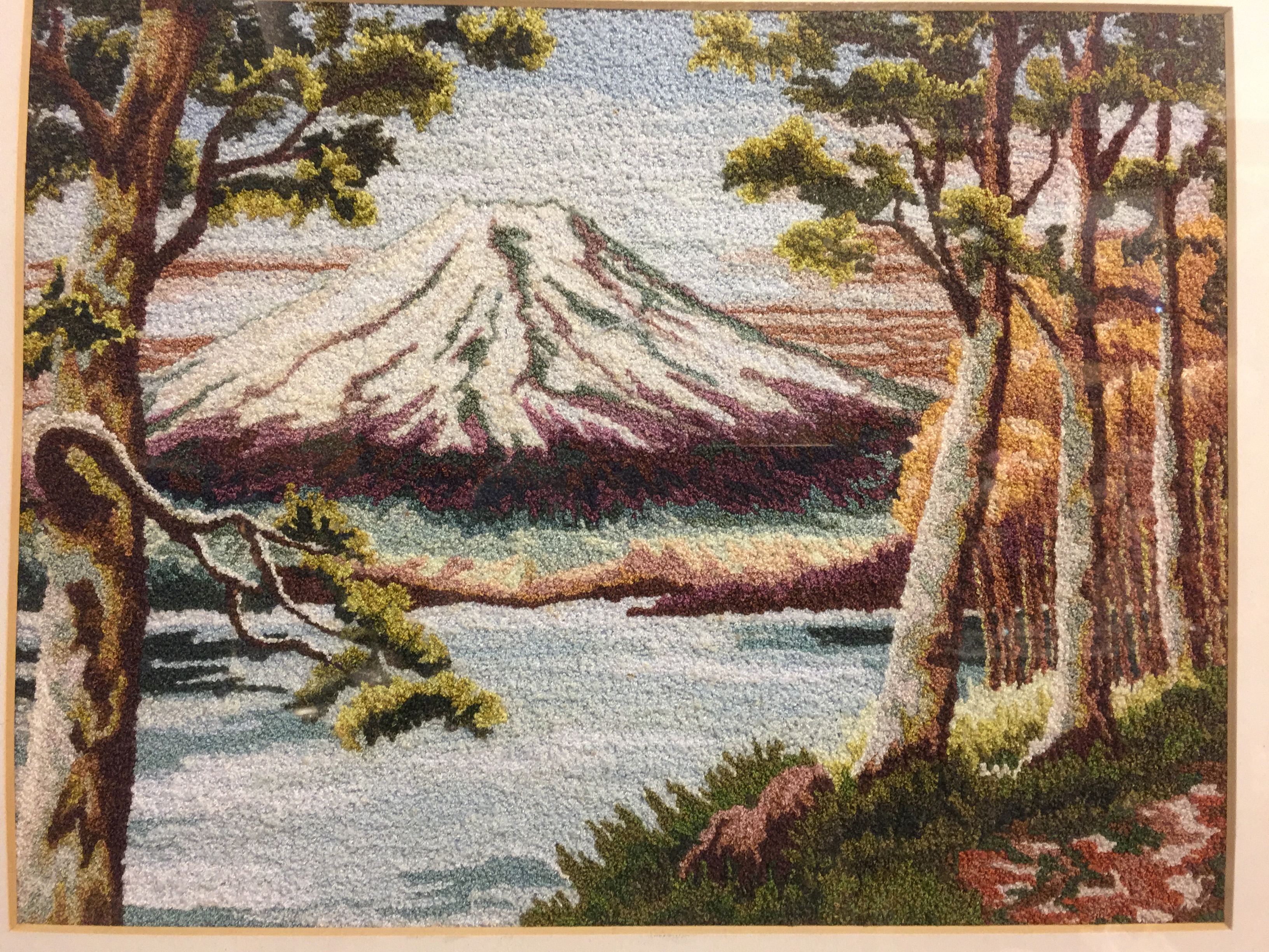 ภาพด้ายปักวิวทะเลสาบ