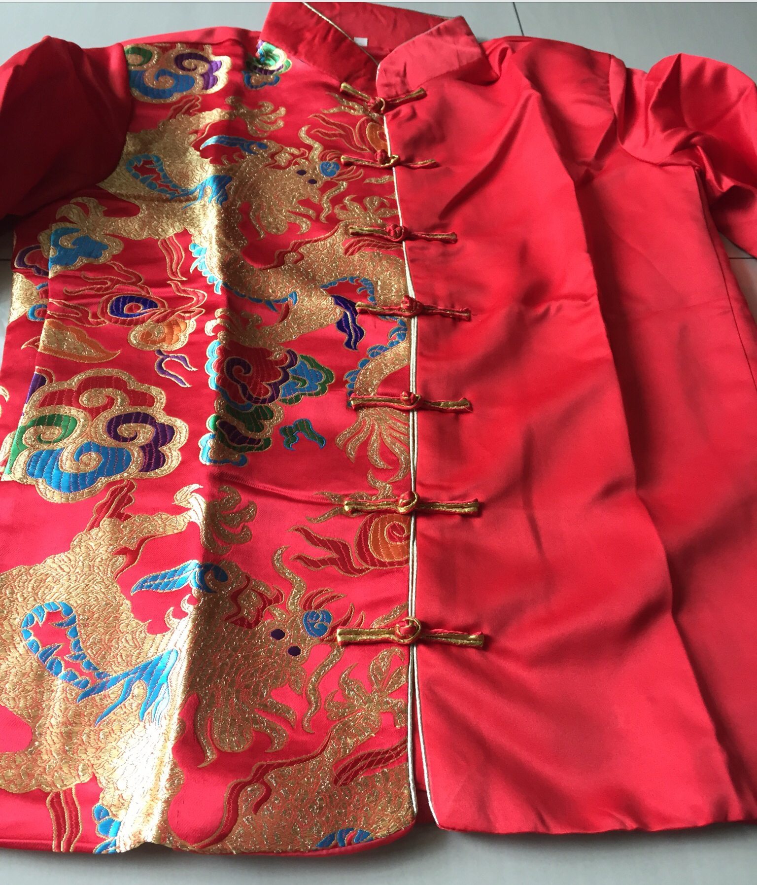 เสื้อจีนผู้ชายสีแดงลายมังกร สีทองน้ำเงิน ZH135