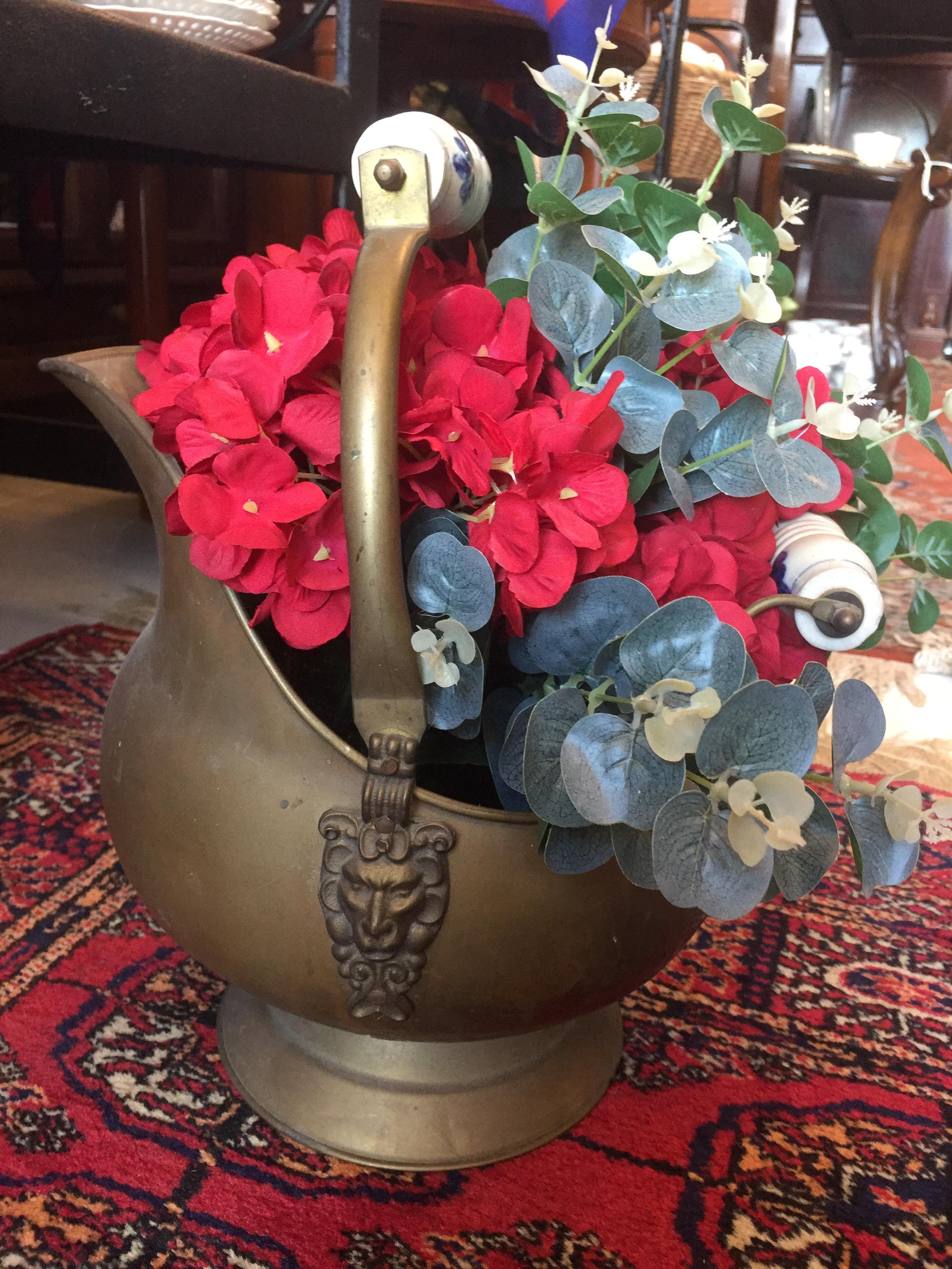 ที่ใส่ถ่านทองเหลืองโบราณของอังกฤษ