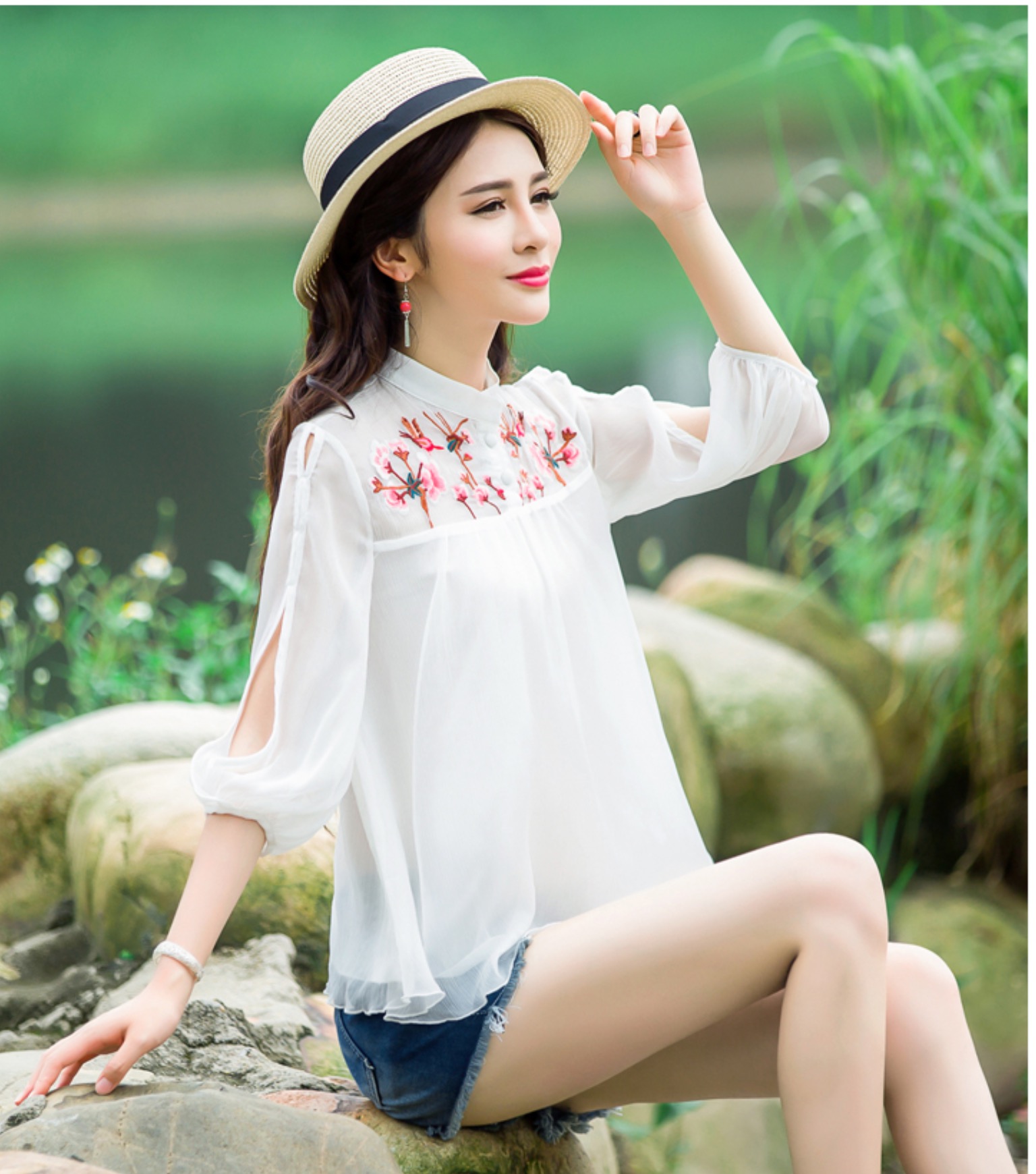 เสื้อแขนสี่ส่วน เนื้อดี ใส่สบาย รหัส WF 47. สีขาวลายปักดอก