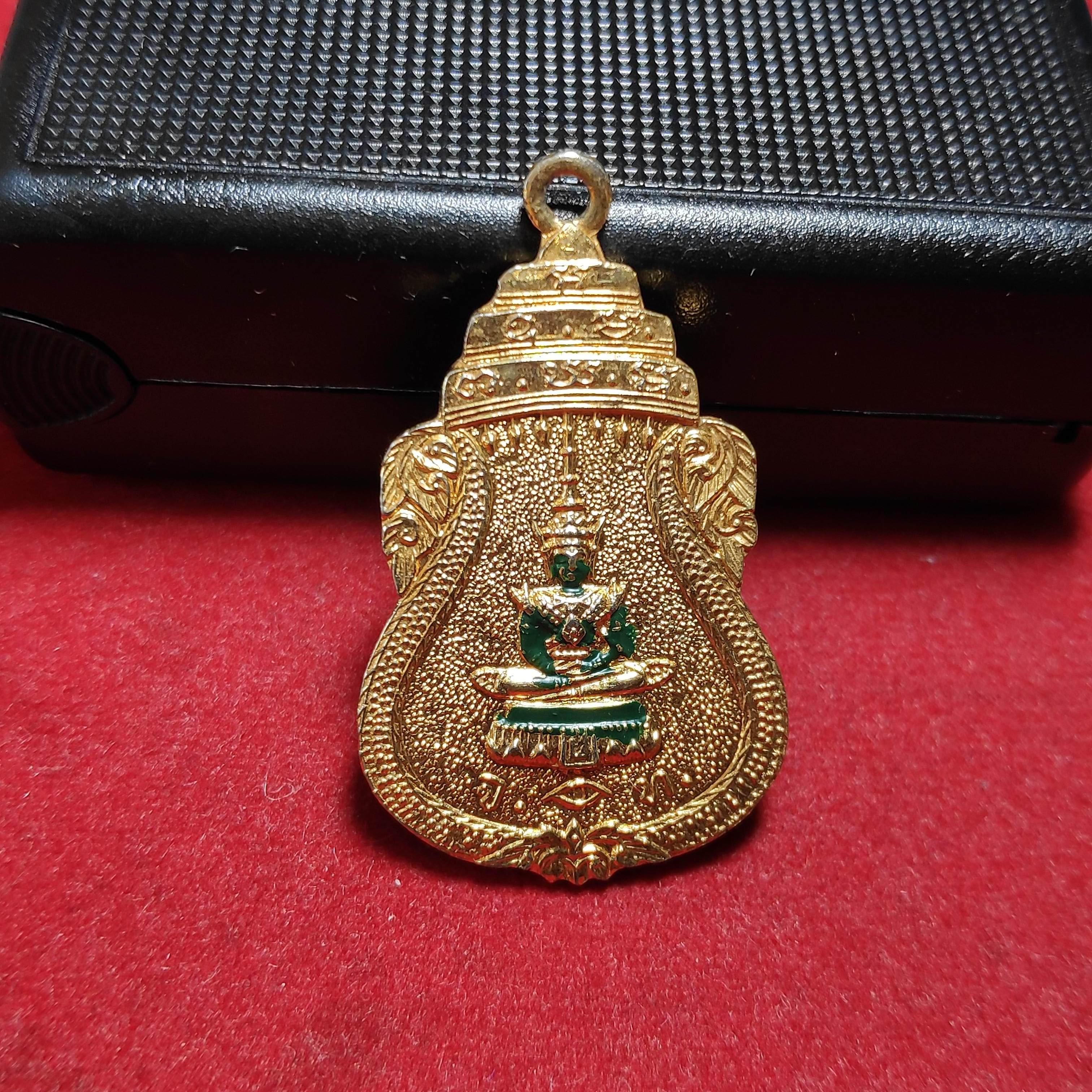 เหรียญพระเเก้วมรกตหลังสามสังฆราช