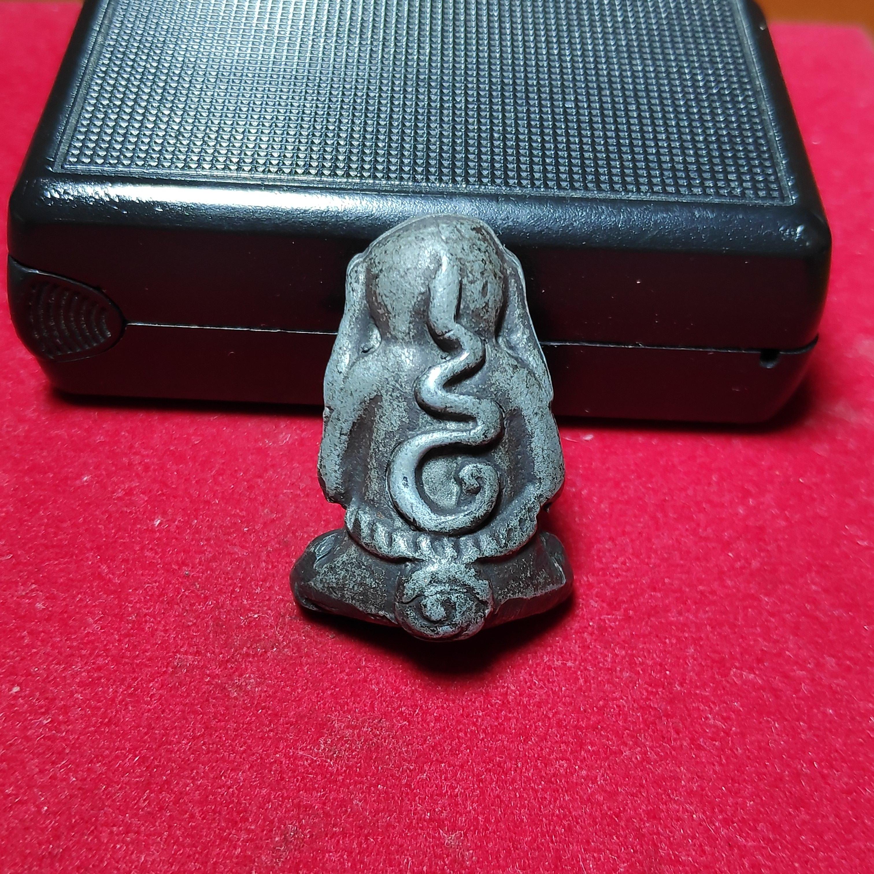 รูปหล่อพระปิดตาหลวงพ่อทาวัดพะเนียงเเตกหน้ายันต์นะหลังยันต์อุเนื้อตะกั่ว