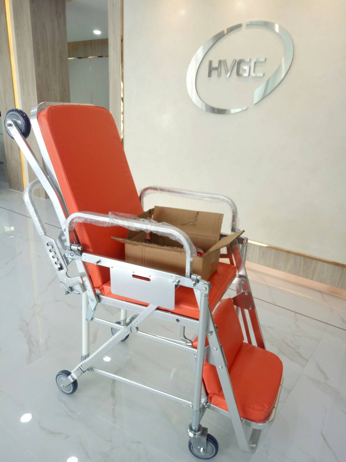 เตียงฉุกเฉินประจำรถพยาบาล (Stretcher) แบบปรับนั่ง-นอน รหัส MEN01