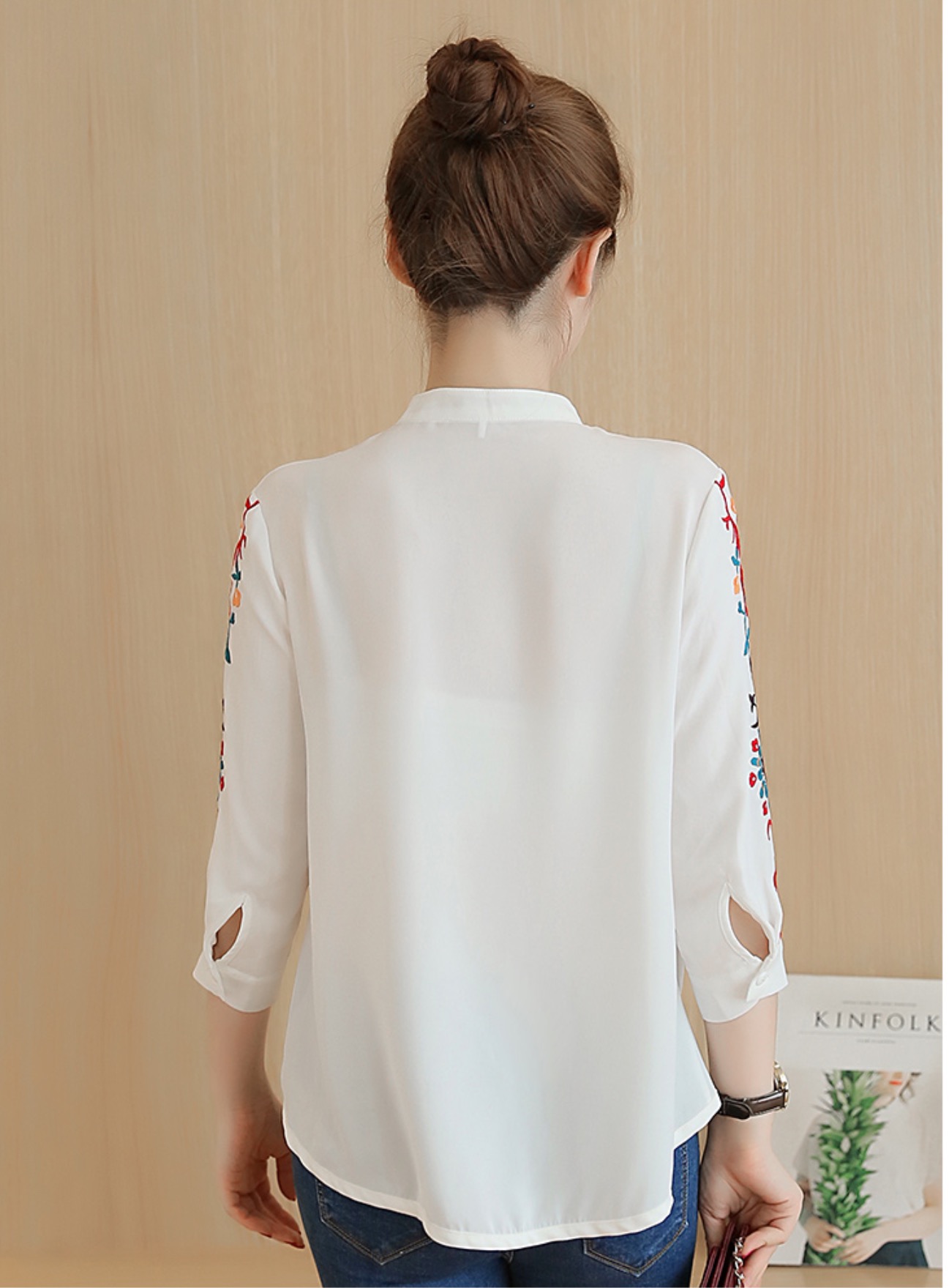 เสื้อแขนสี่ส่วน สีขาวปักแขน. รหัส PP33