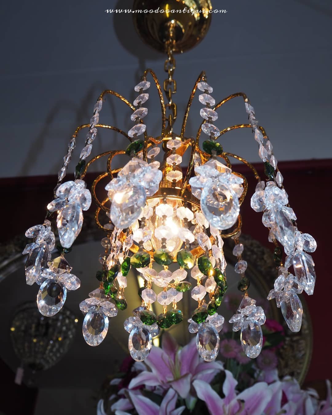 ช่อคริสตัลโครงทองเหลืองงานใหม่