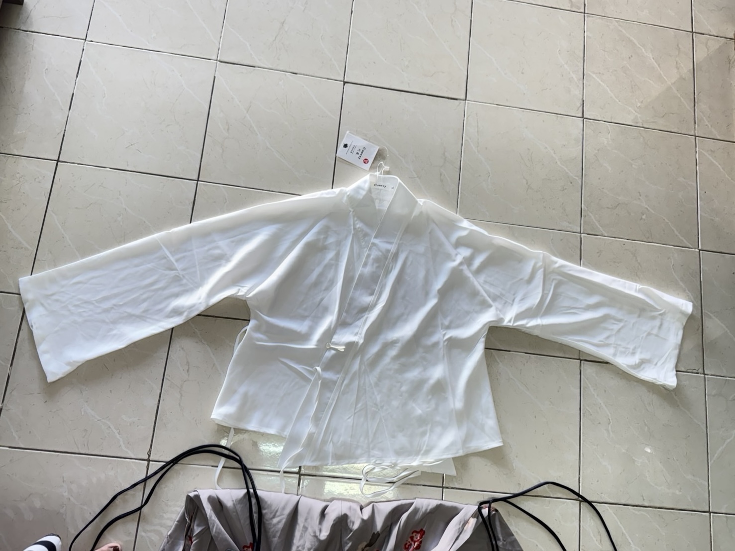 ชุดหม่าเมี่ยนยาว เสื้อขาว+กระโปรงเทา รหัส 589