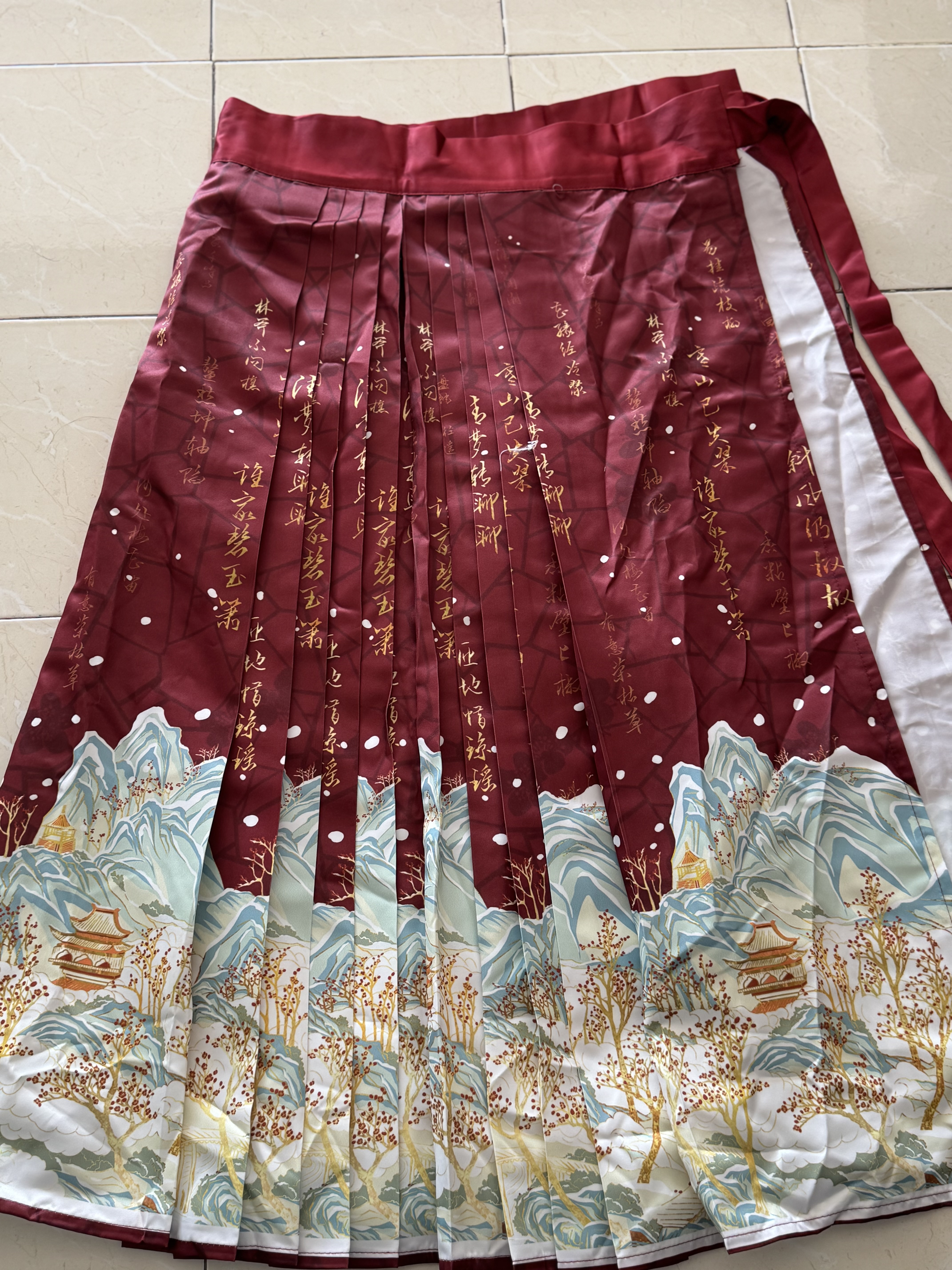 กระโปรงหม่าเมี่ยนยาว สีแดงลายธิเบต รหัส 460