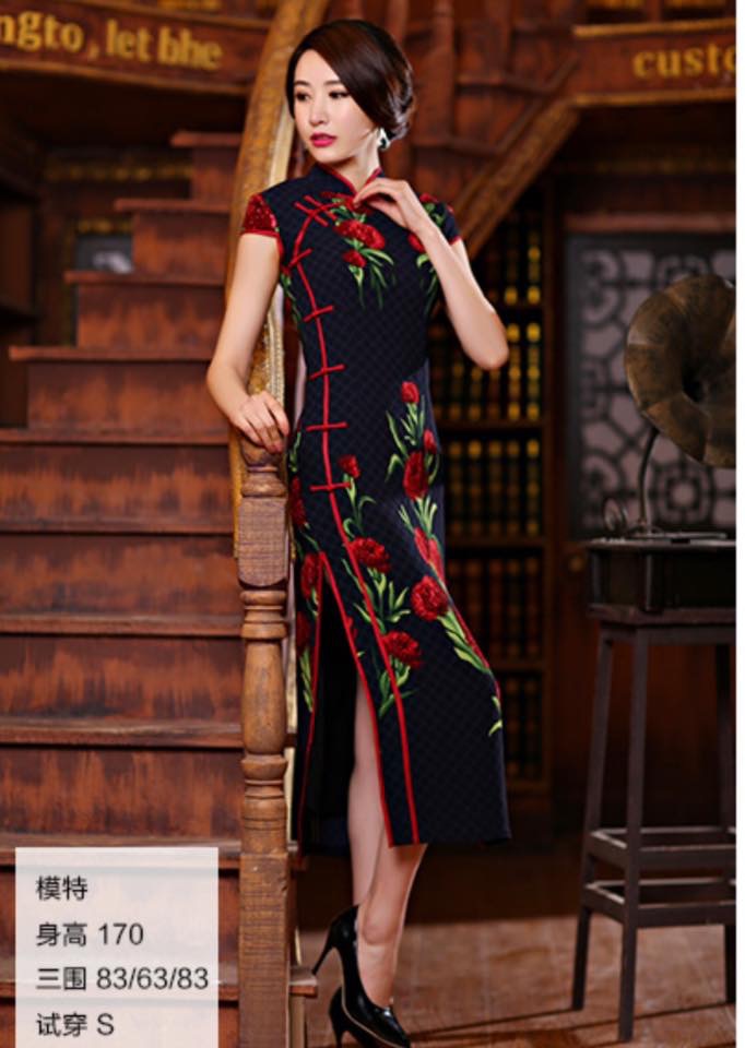 กี่เพ้ายาว สีน้ำเงินลายดอกแดง . รหัส RAN 155 สินค้าพร้อมส่ง