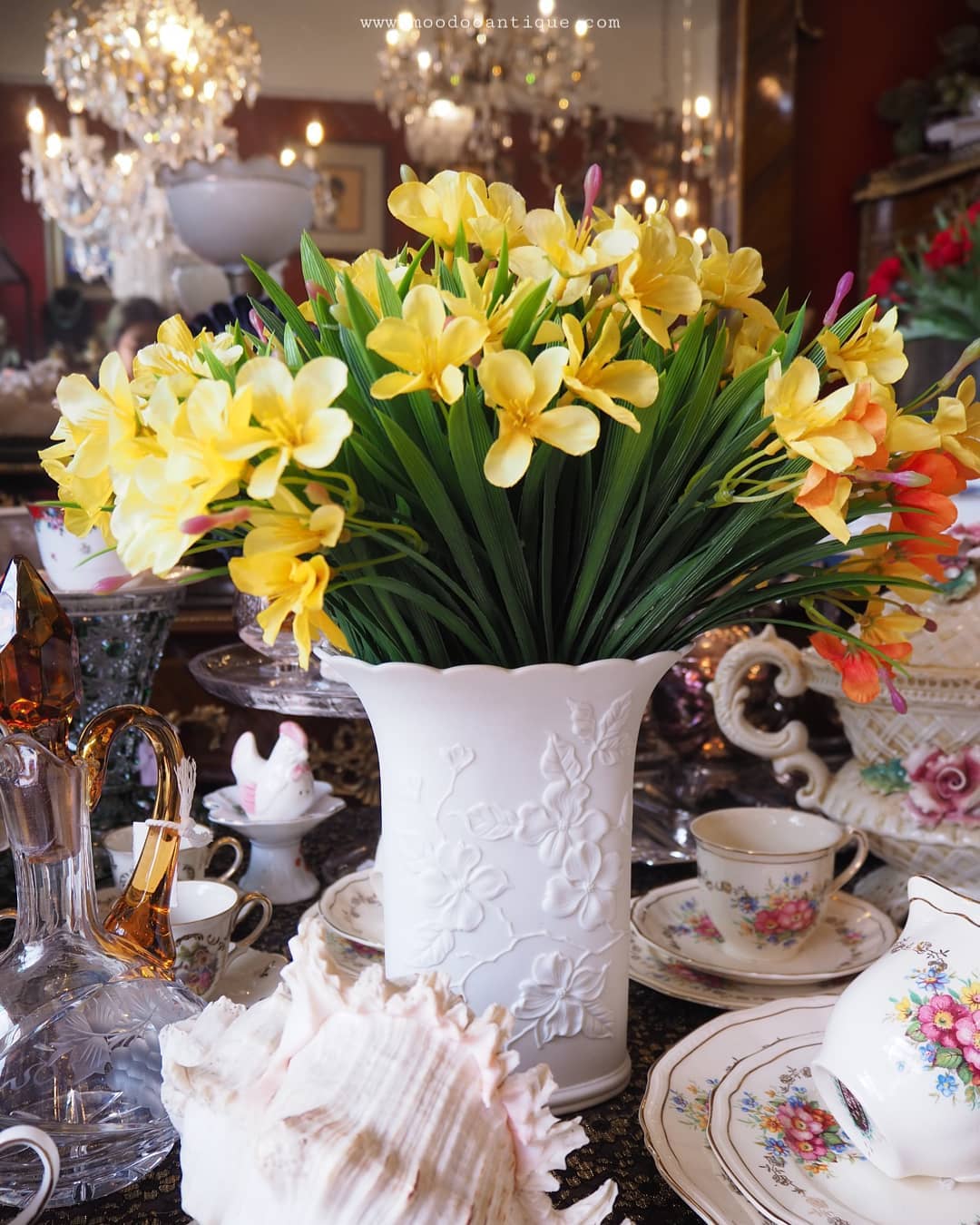 แจกันพอร์ซเลนสีขาวแฮนด์เมด kaiser สำหรับสะสม