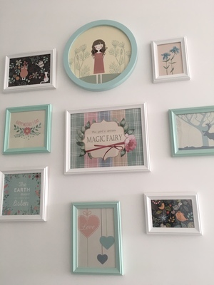 ชุดกรอบรูปติดผนัง Peony light blue กรอบรูปไม้ 14 ชิ้นพร้อมภาพตามแบบ + รูปแคนวาส 2 ชิ้นและวัสดุติดตั้ง