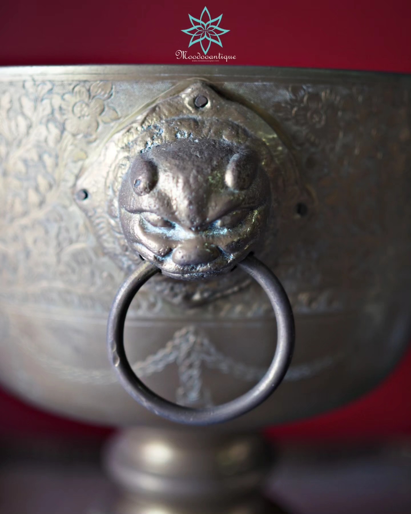 ขันทองเหลืองหูสิงห์ตอกลาย