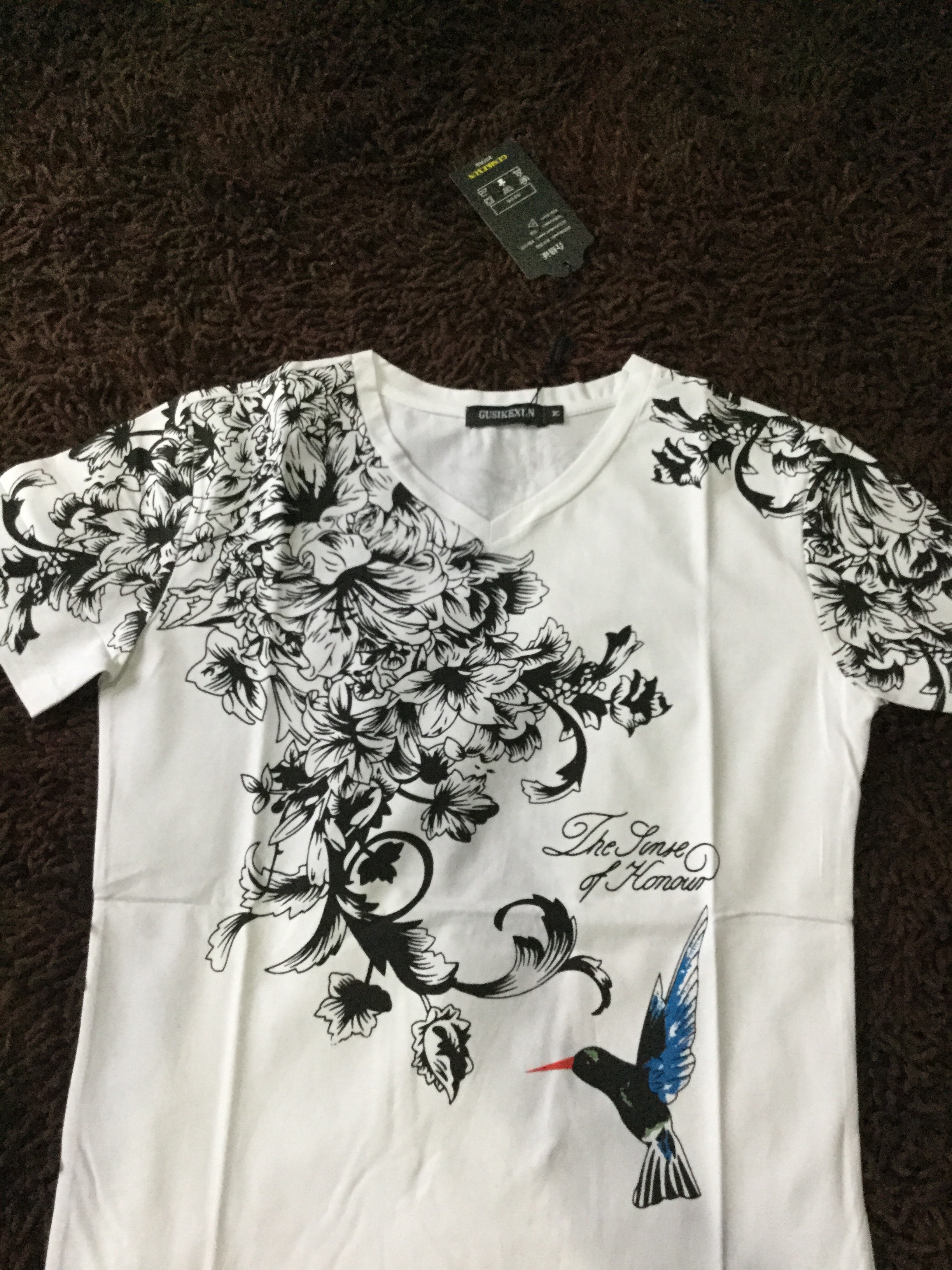 เสื้อผู้ชาย ผ้ายืด คอวี แขนสั้นลายดอกสีขาว รหัส SS 65 สินค้าพร้อมส่ง