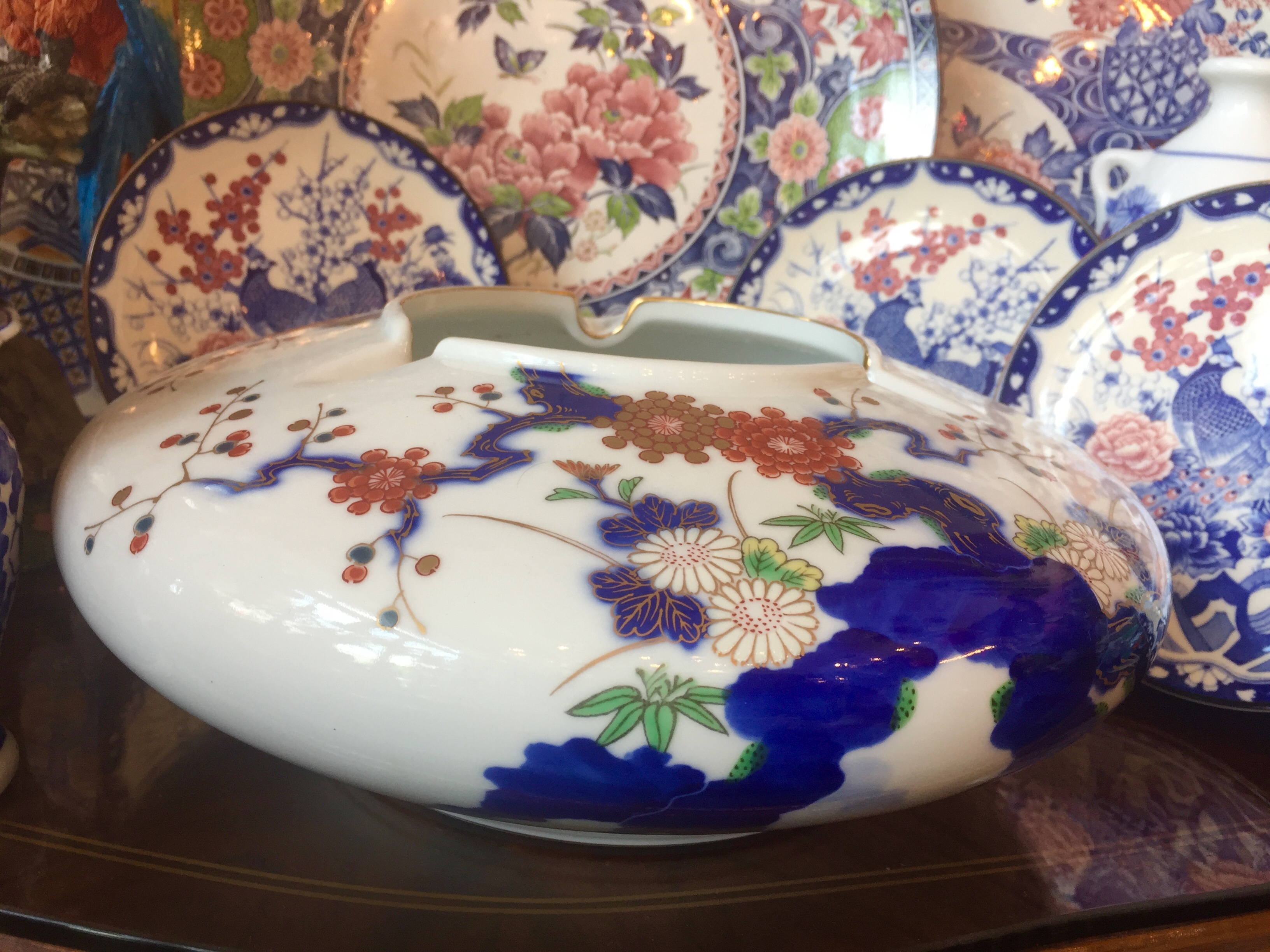 โถแจกันลายดอกเหมย