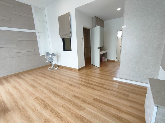 (MH0168) ขายและให้เช่าทฮ. 3 ชั้น ม.บ้านกลางเมือง พระราม 2-พุทธบูชา Built-in พร้อมอยู่