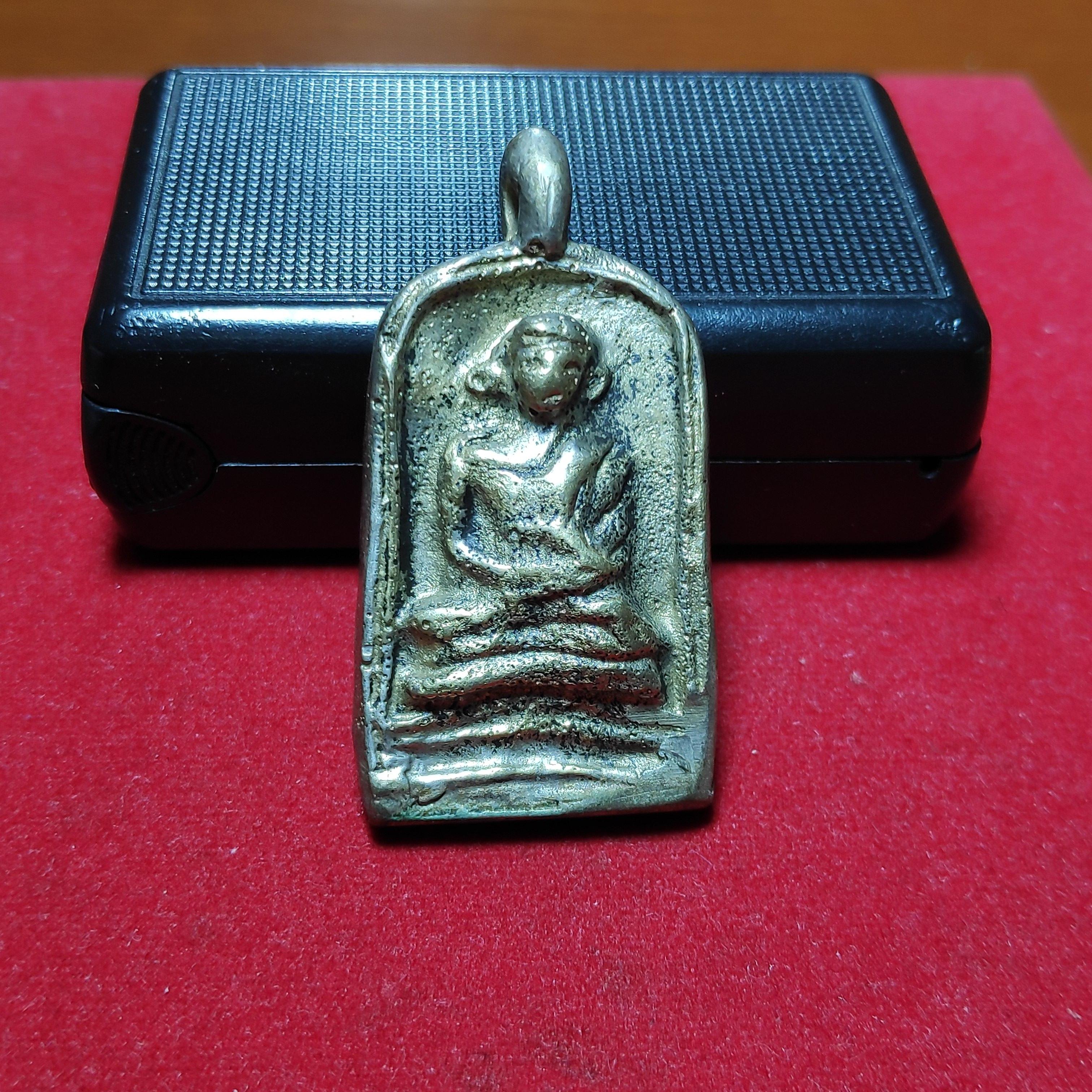 รูปหล่อจอบใหญ่หลวงพ่อไปล่วัดกำเเพงเนื้อสัมฤทธิ์ปี2478