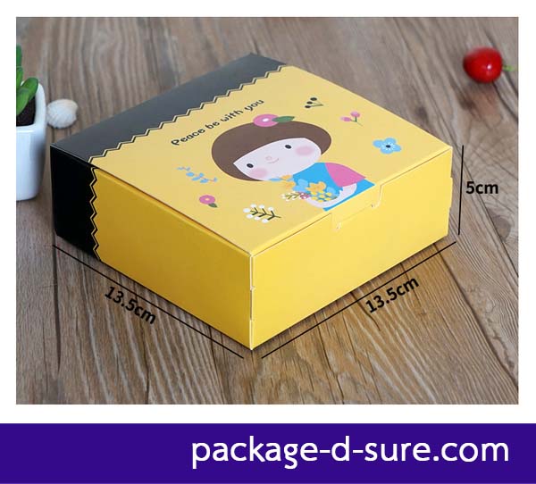 กล่องสี่เหลี่ยมจัตุรัส เปิดบน 13.5x13.5x5 สีเหลือง ลายเด็กชาย