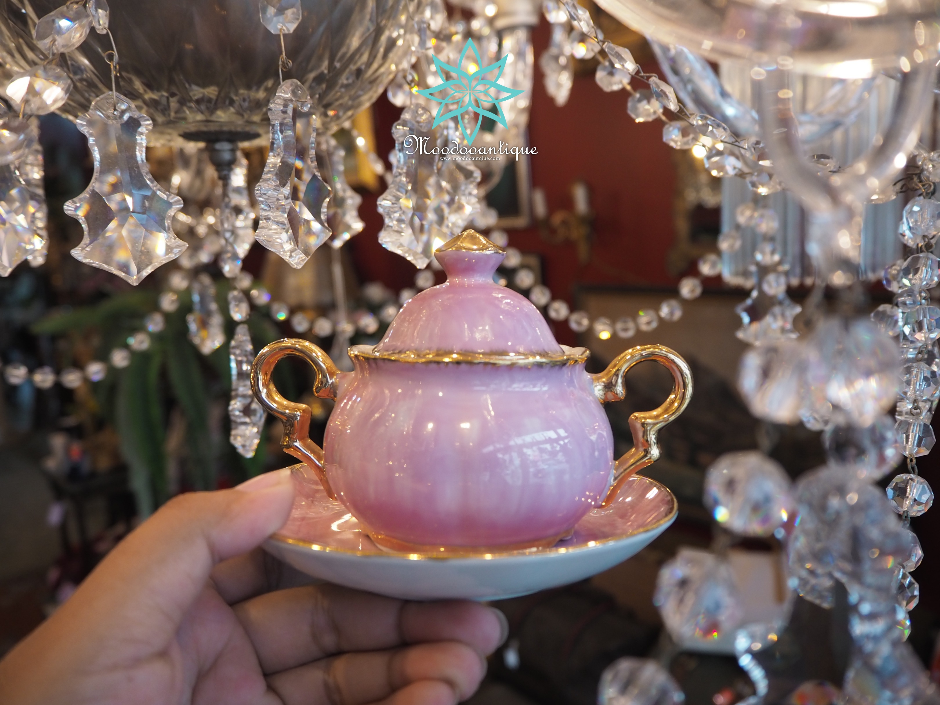 โถน้ำตาลชมพูอมม่วง