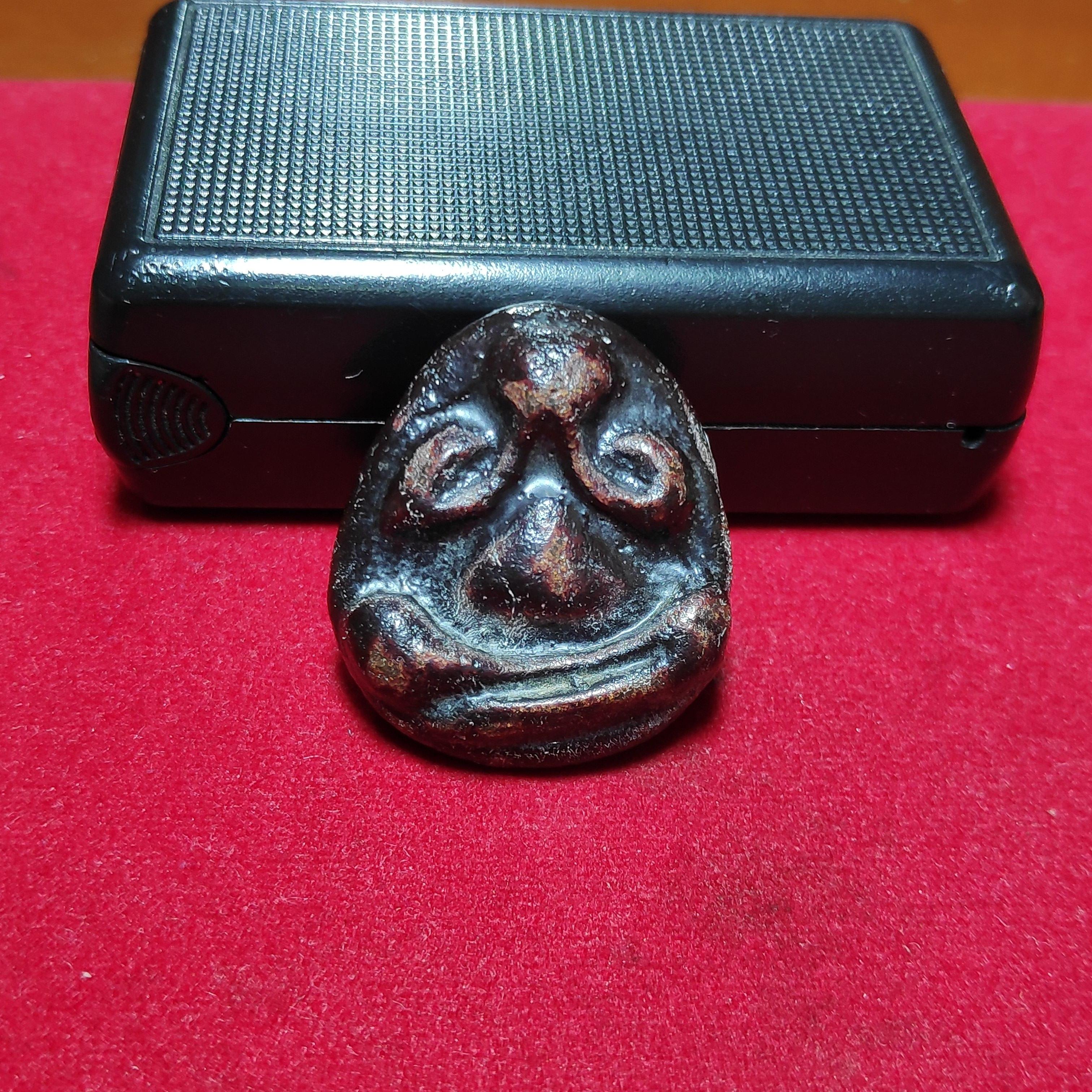 พระปิดตาหลวงพ่อโตเนื้อผงคลุกรักวัดเนินสุทธาวาส