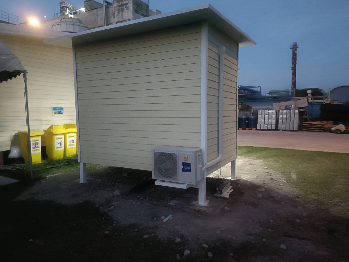 บ้านน็อคดาวน์ขนาด 2*3 เมตร พร้อมกันสาด ระเบียงด้านหน้า UC-K05 *** รวมค่าจัดส่ง