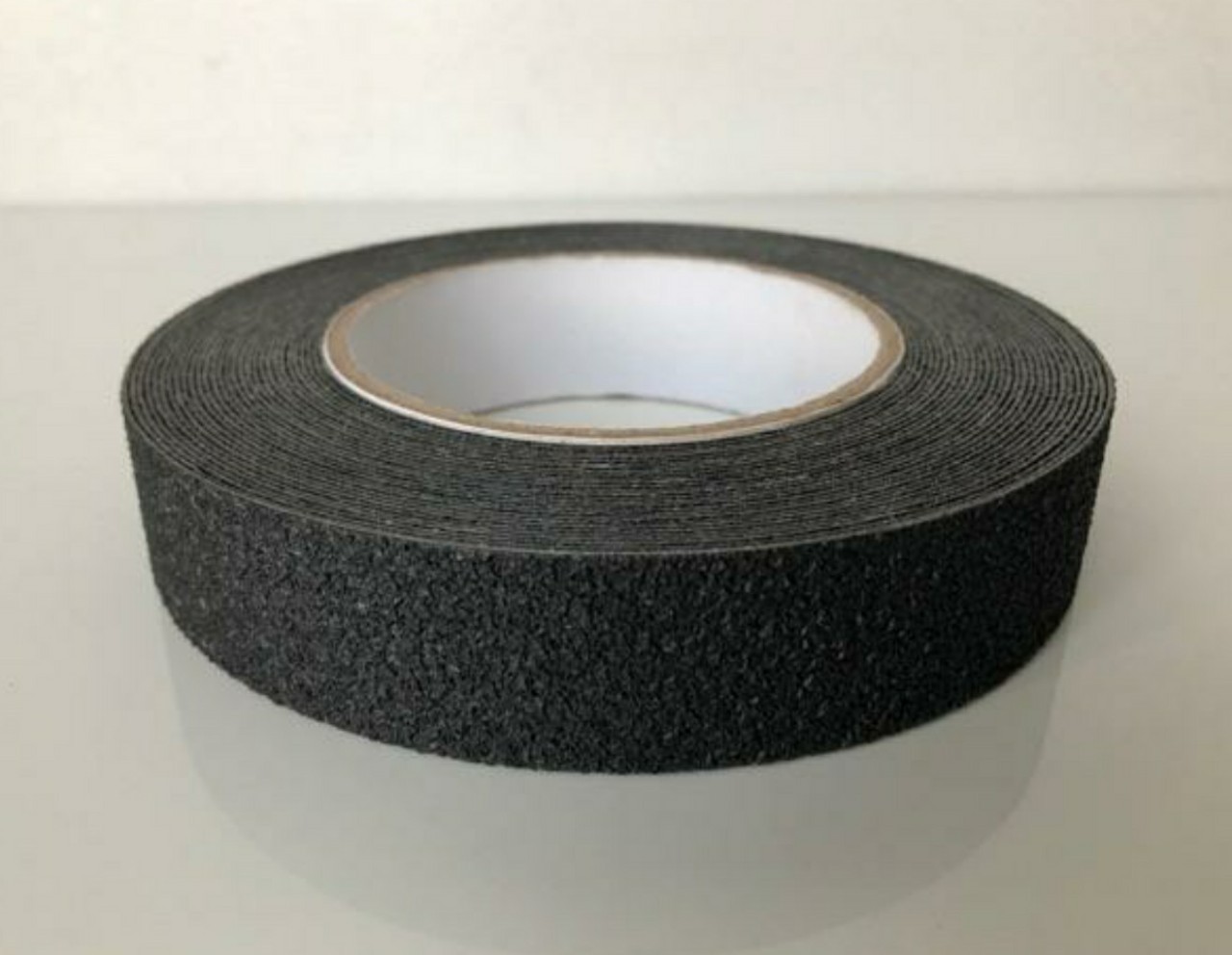 เทปกันลื่น PU เนื้อยาง ติดพื้นห้องน้ำ (ราคายังไม่รวมส่ง) กว้าง 2.5cm. ยาว 10m.