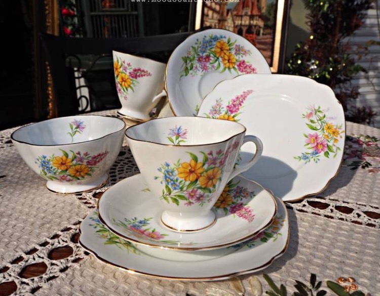 Bone Windsor England set