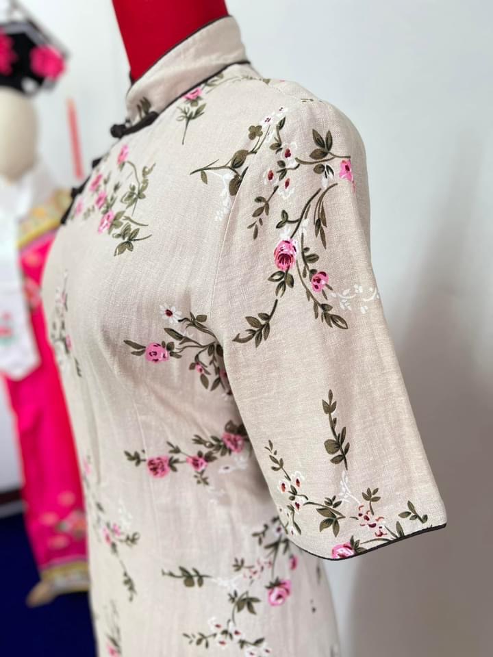 กี่เพ้าสไตล์ฮ่องกง สีเบจ ผ้าฝ้าย มีซับใน