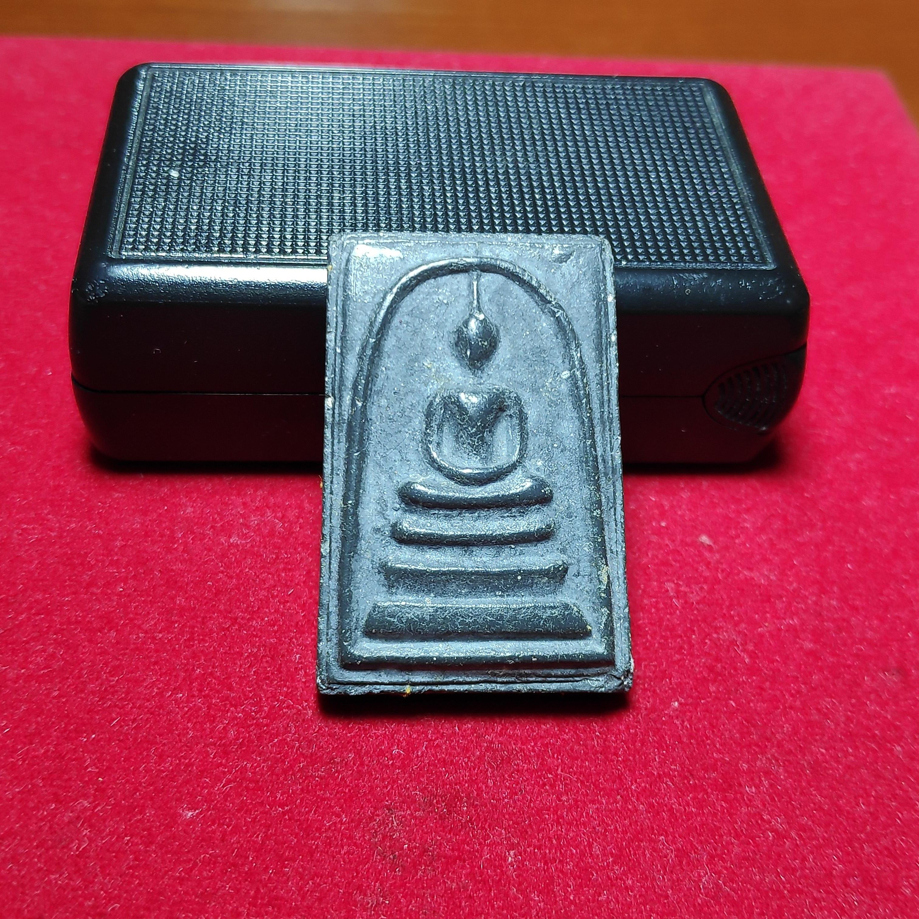 พระสมเด็จหลวงพ่อเที่ยงวัดพระพุทธบาทเขากระโดงรุ่นมหาเศรษฐีเนื้อผงใบลาน