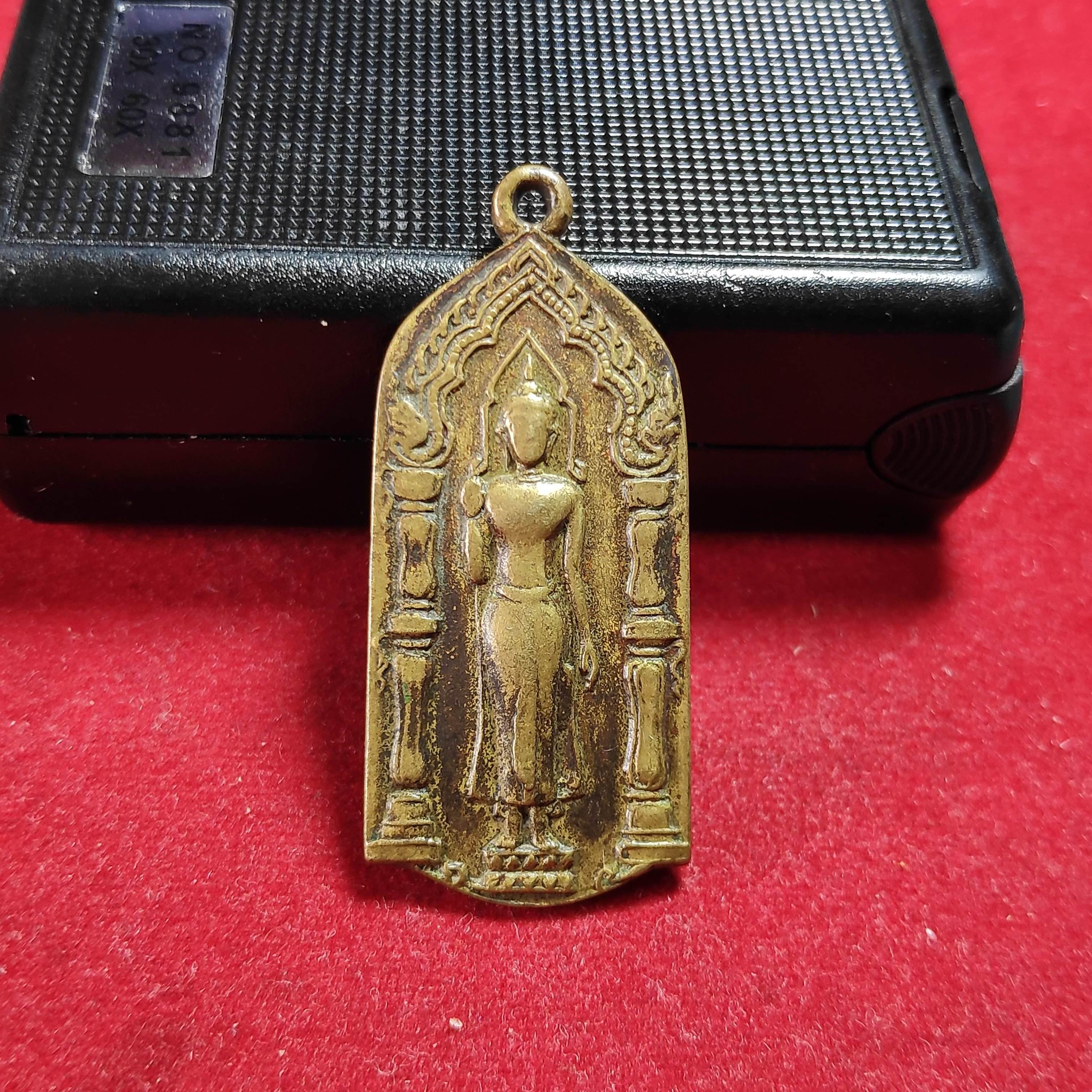 เหรียญพระอัฏฐารสประทานพรหลังนาคเกี้ยววัดตรีจินดาวัฒนารามปี2500