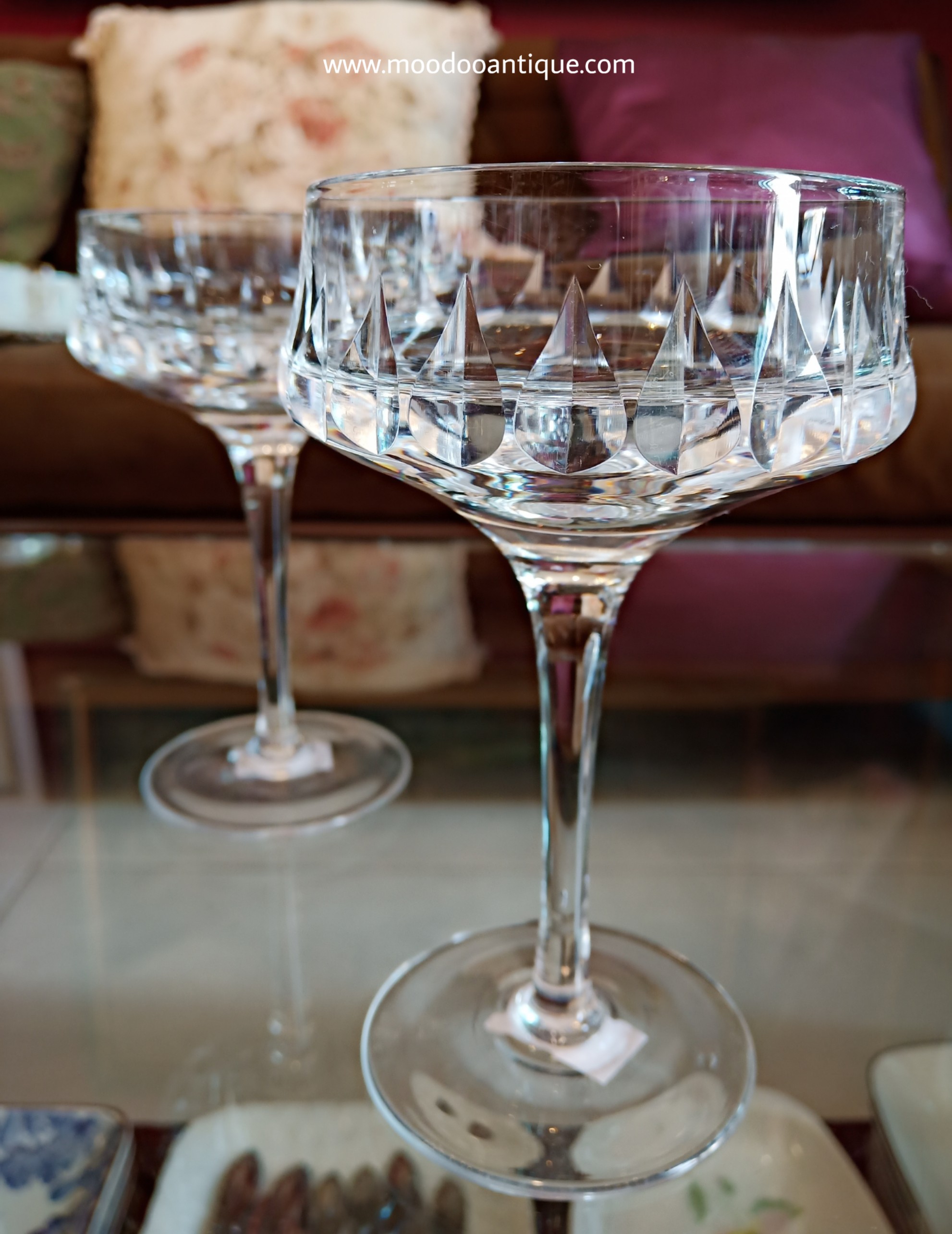 แก้วแชมเปญทรงสูง