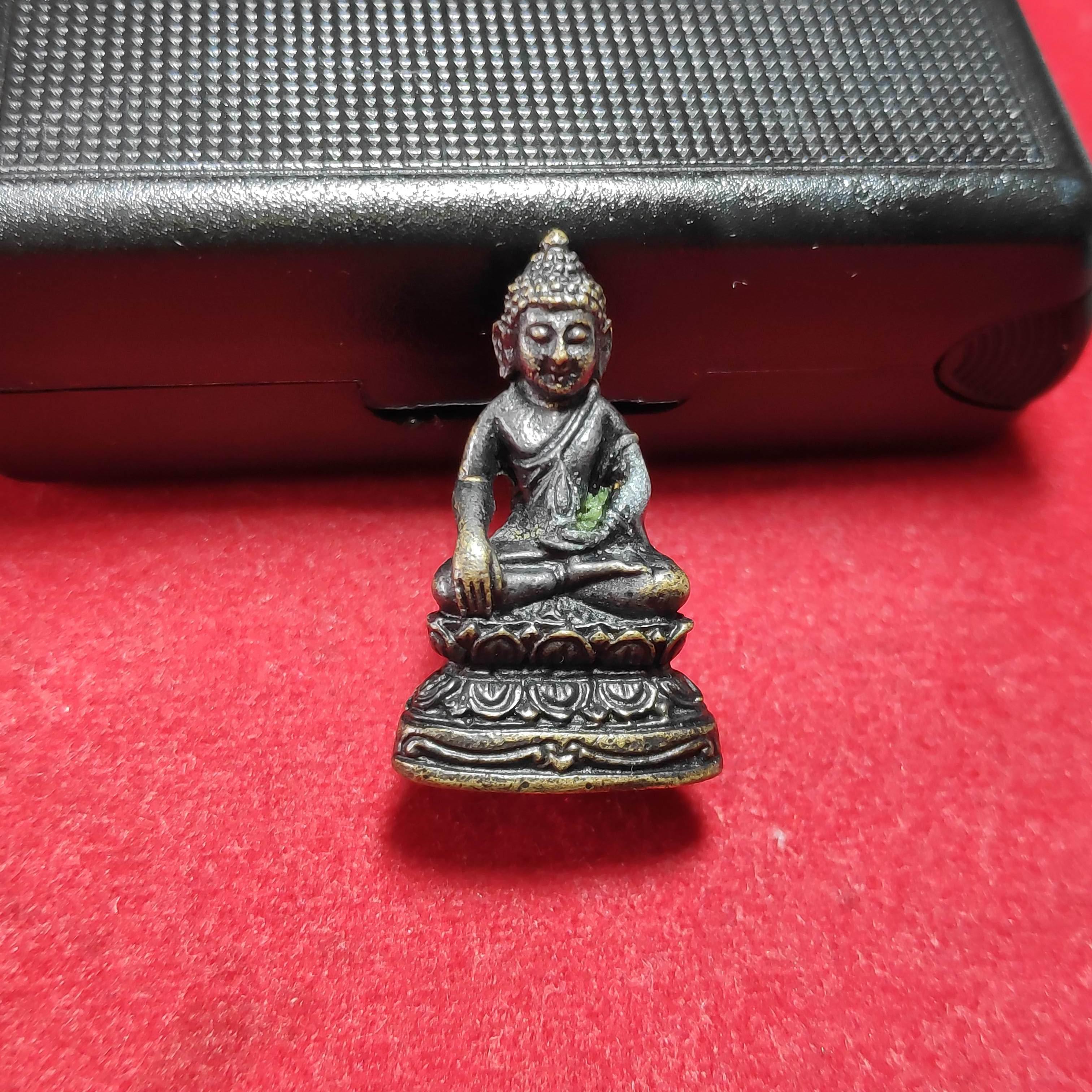 รูปหล่อพระชัยวัฒน์วโรวัดสุทัศน์ฯตอกโค๊ตกงจักรปี2545