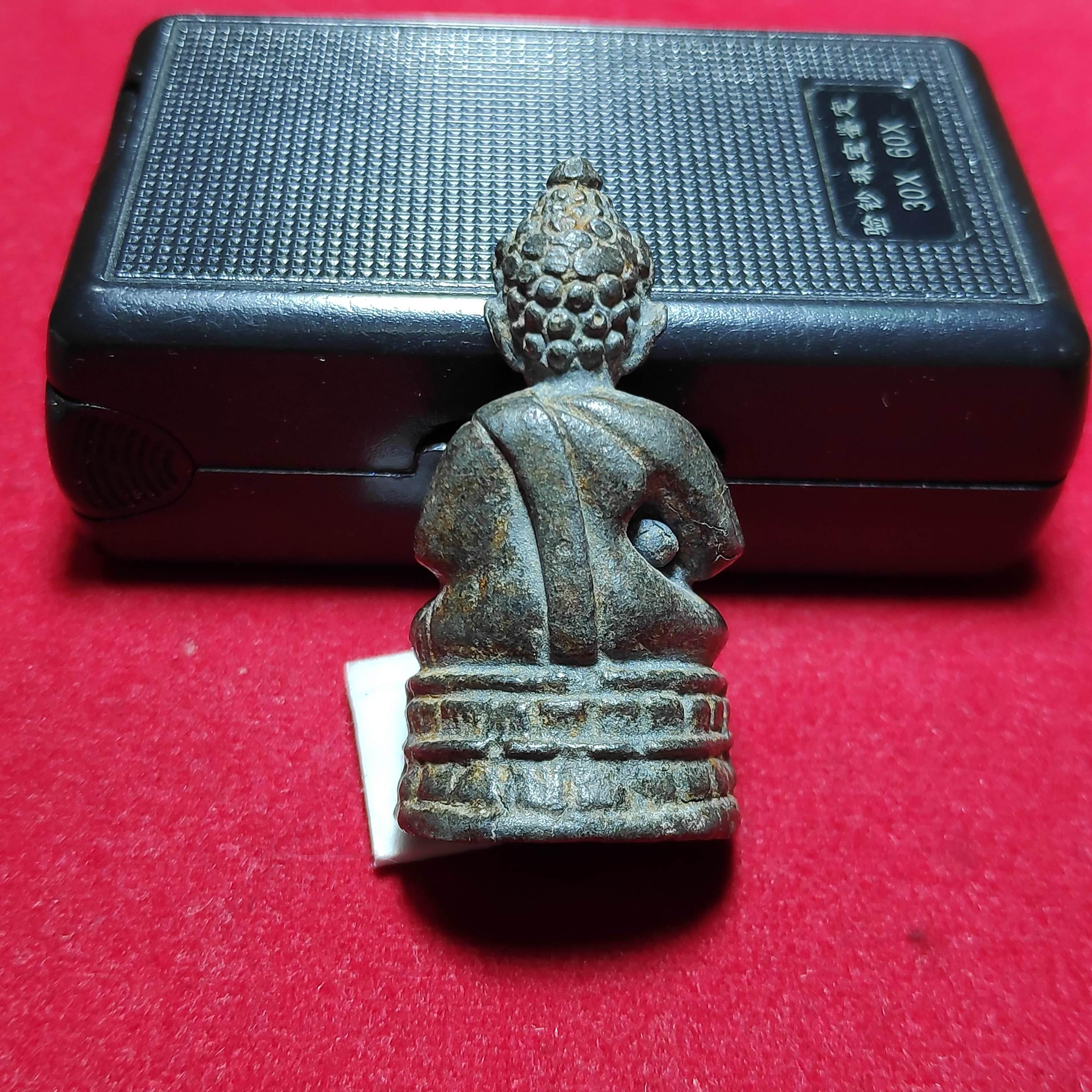 รูปหล่อพระชัยวัฒน์ปางอุ้มบาตรเนื้อตะกั่ว