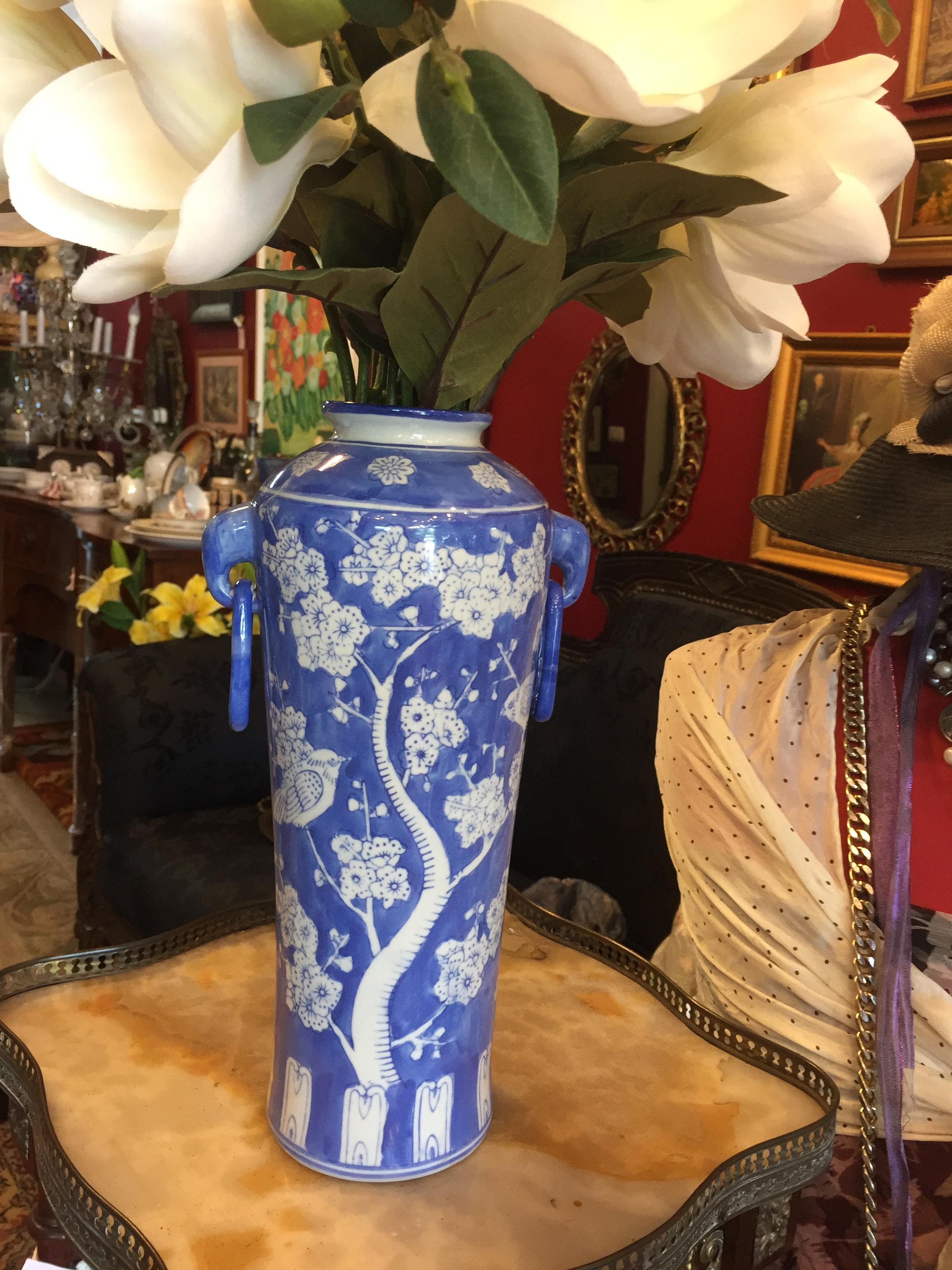 แจกันลายดอกซากุระ