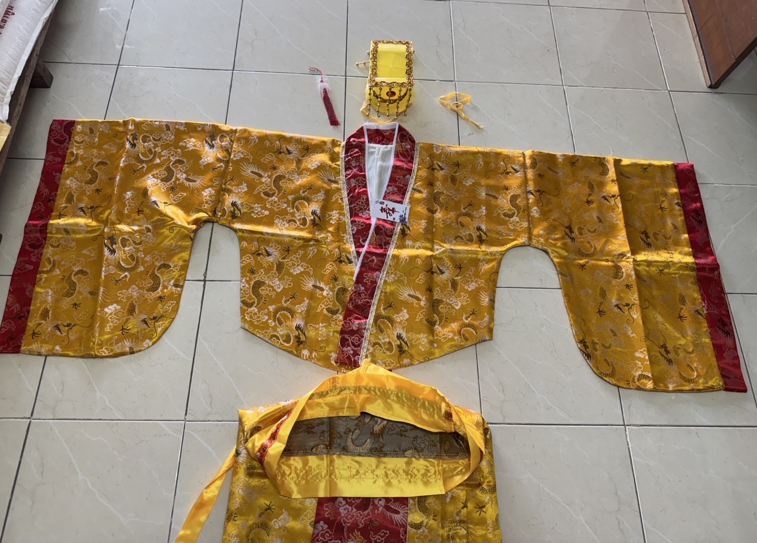 ชุดจักรพรรดิฮั่น สีทอง รหัส KK 107 สินค้าพร้อมส่ง
