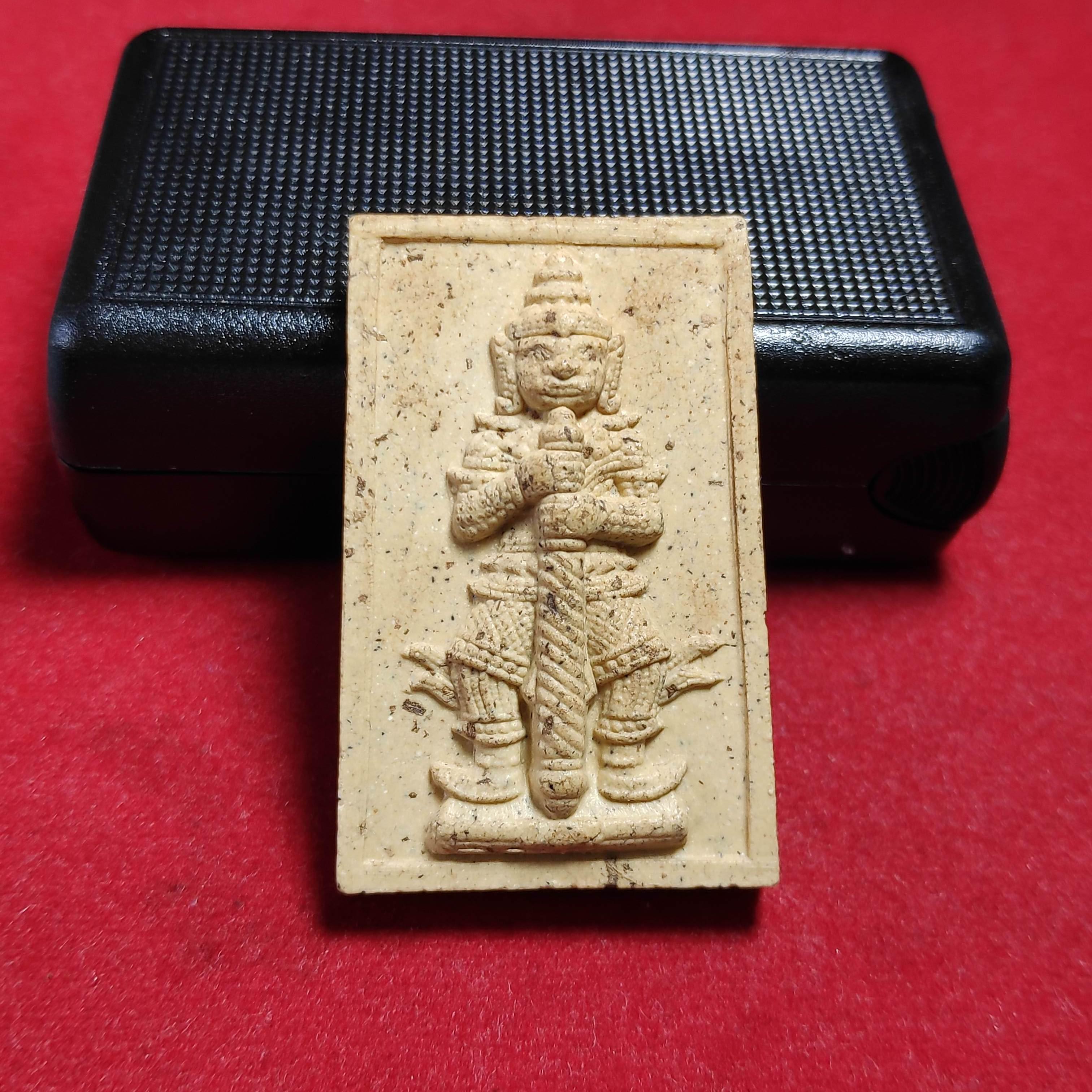 ท้าวเวสสุวรรณเนื้อผงหลวงปู่หมุนวัดป่าหนองหล่มรุ่นเสาร์5ปี2543