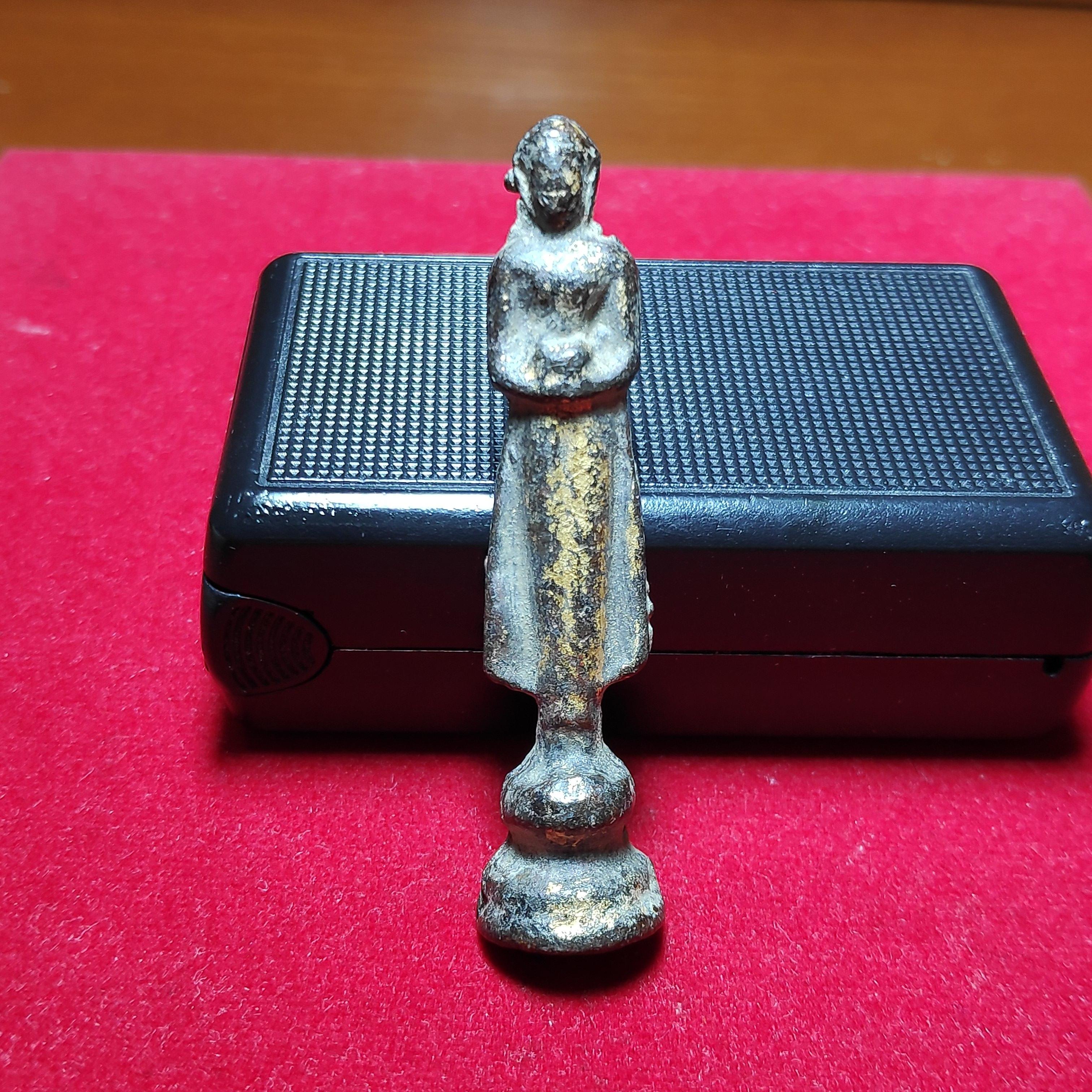 พระกรุวัดเลียบปางอุ้มบาตรเนื้อตะกั่ว