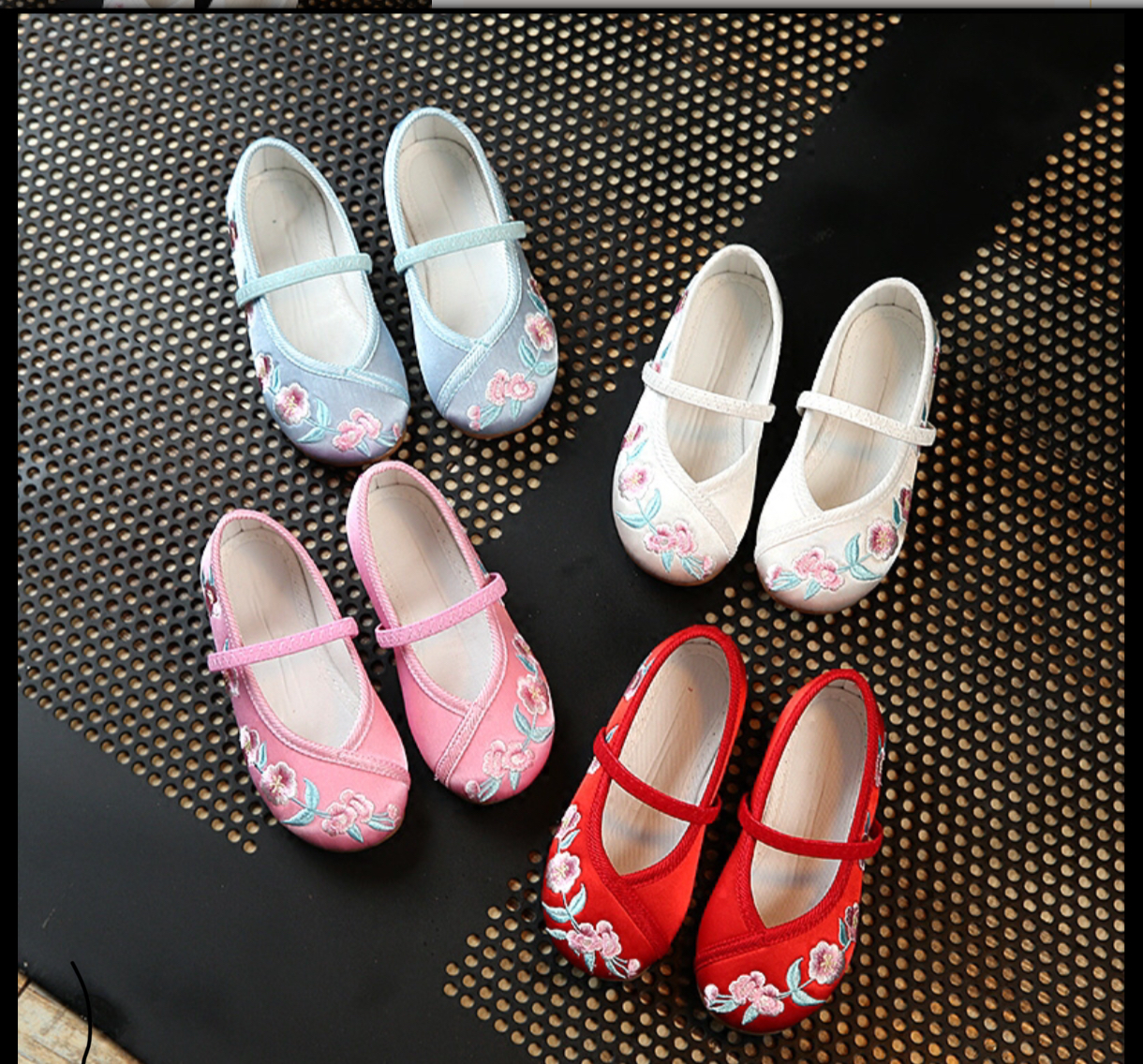 รองเท้า สไตล์จีน ของสาวน้อยสีชมพูอ่อน พร้อมส่ง