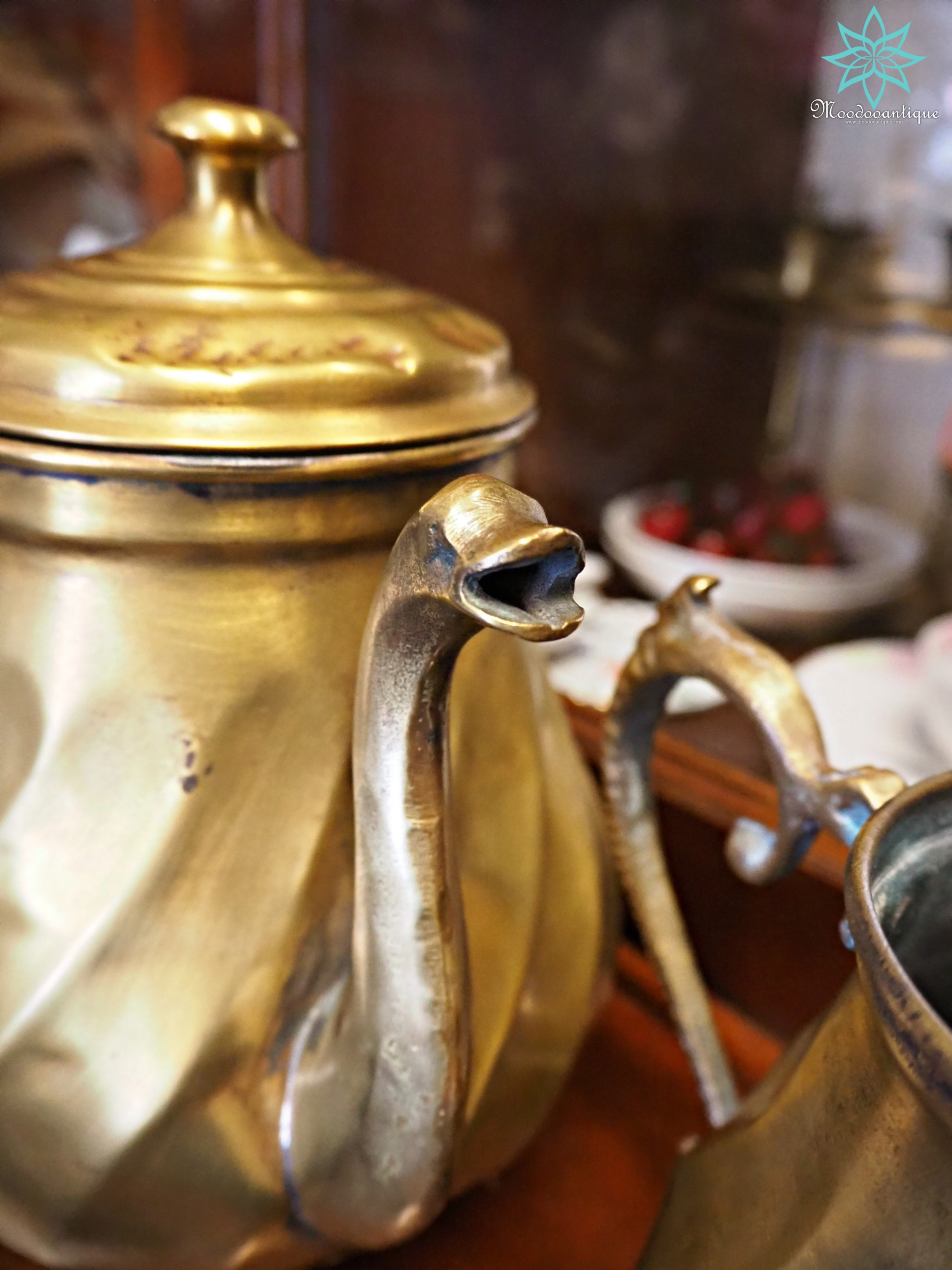 กาน้ำชาสำหรับใส่เครื่องดื่ม งานทองเหลืองแอนทีคจากตุรกี